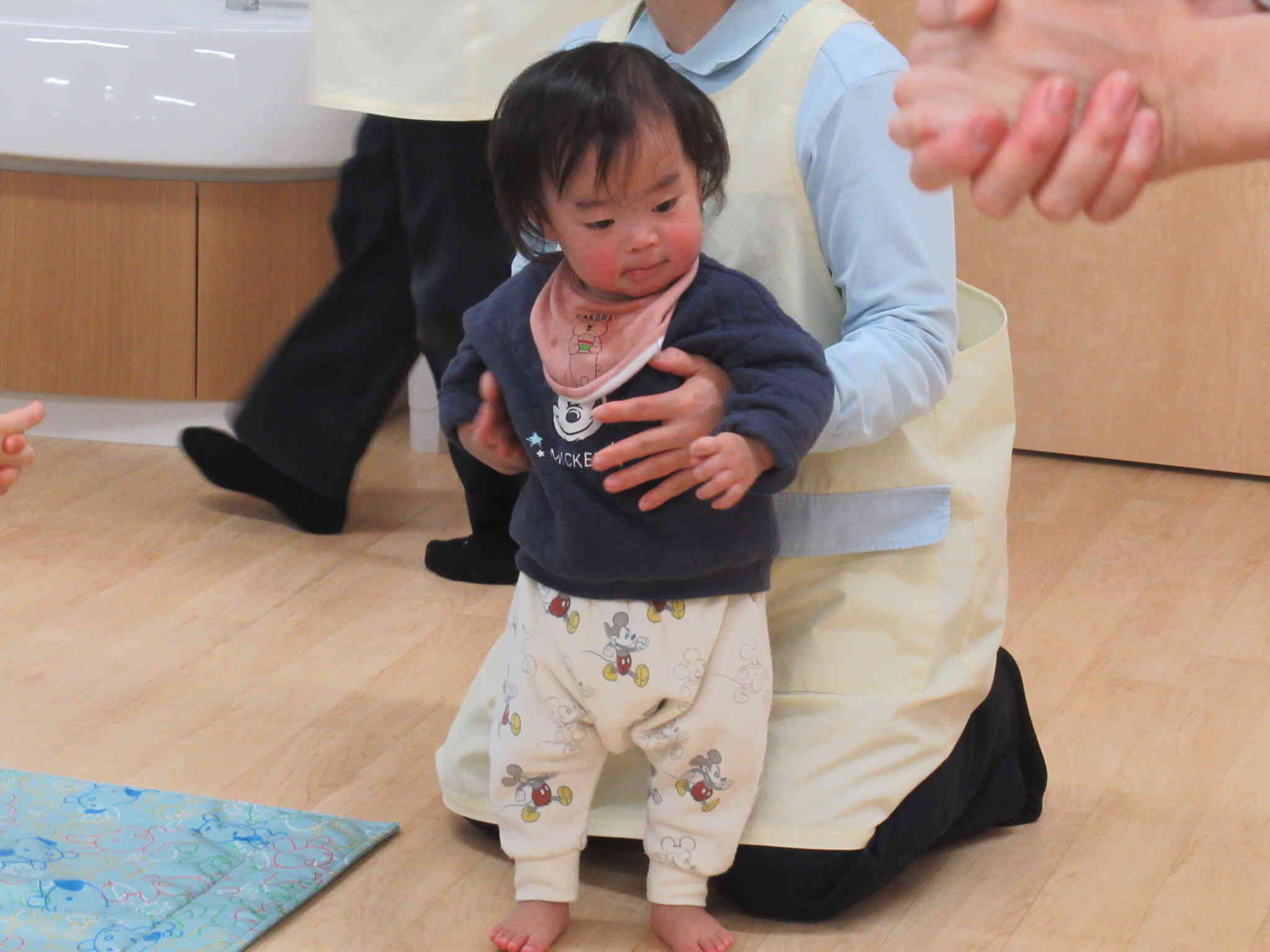 僕もたっちできるようになったから踊るよ！