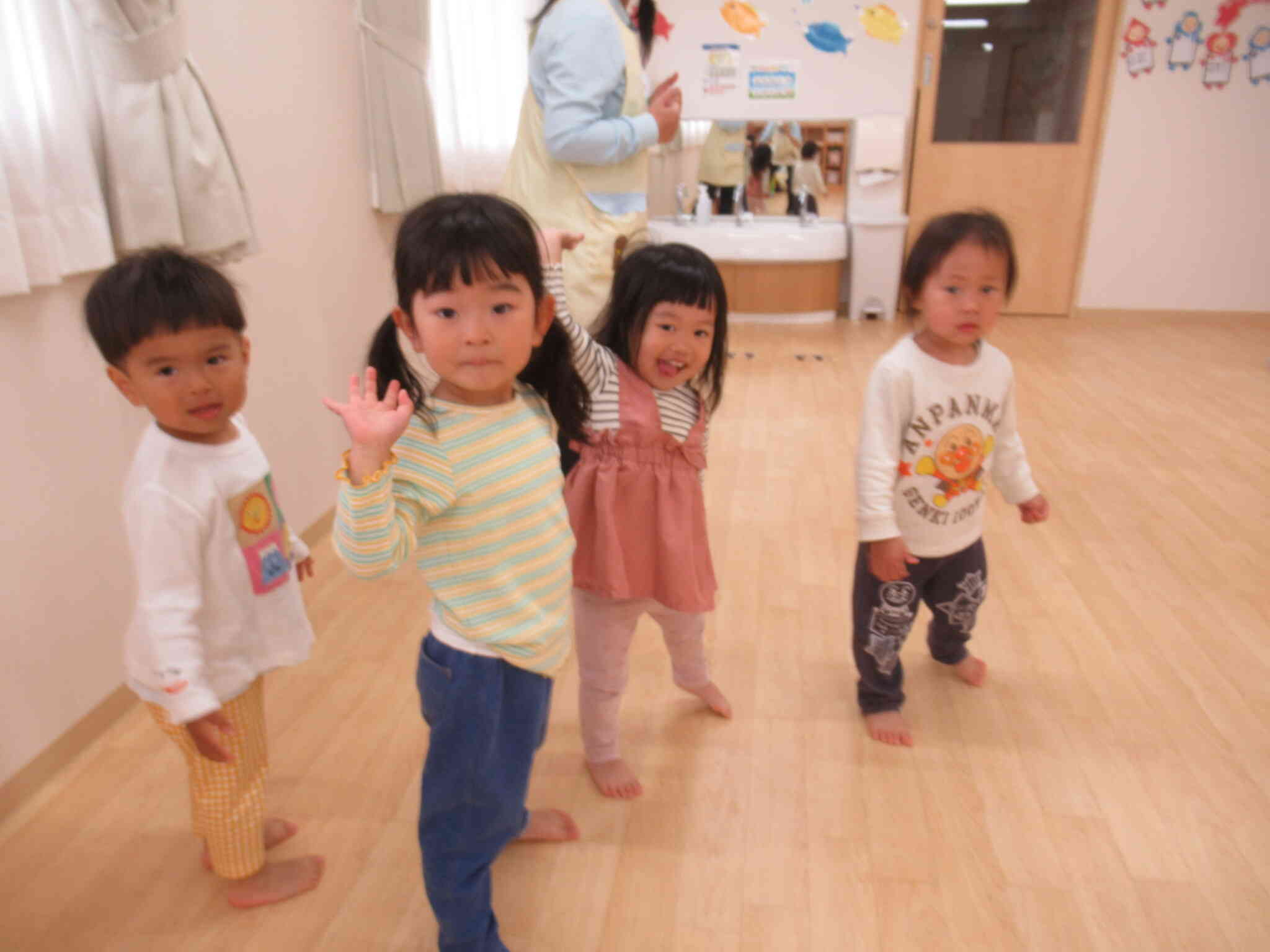 「ポーズ取ってます」