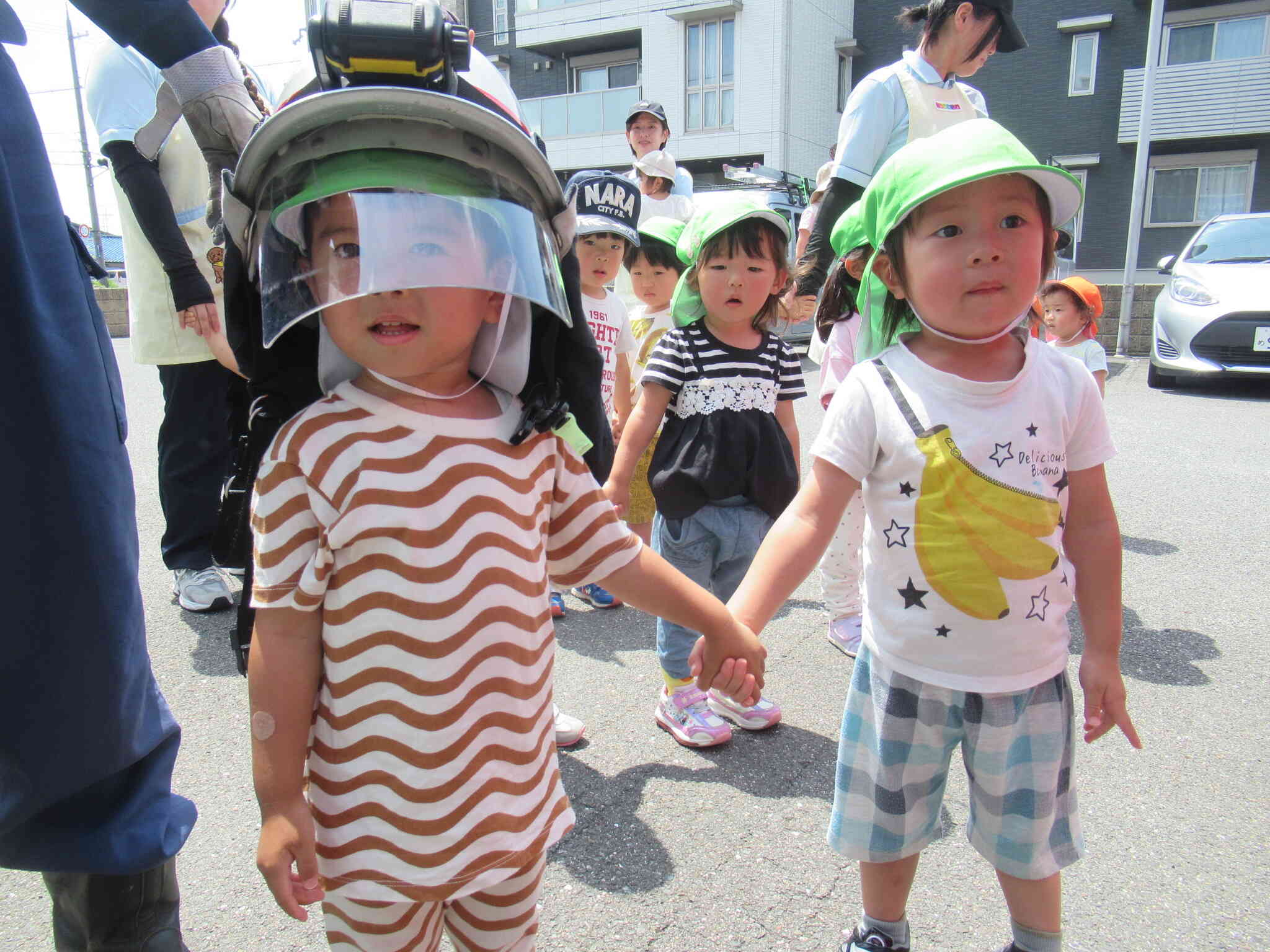 「ヘルメットかぶってみたよ。重かった～」