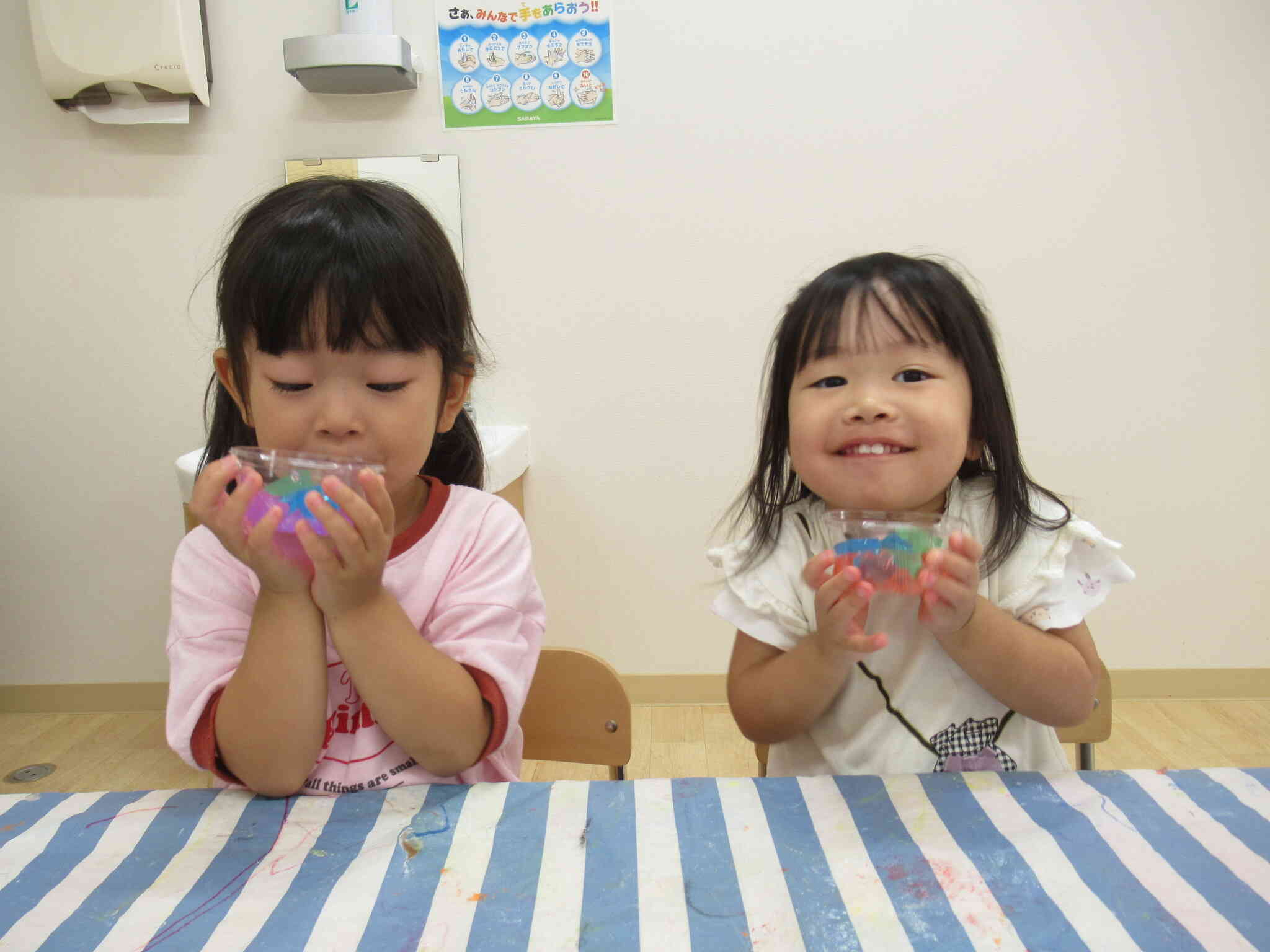寒天遊び簡単なので暑い夏の日、ぜひおうちでもやってみてください。