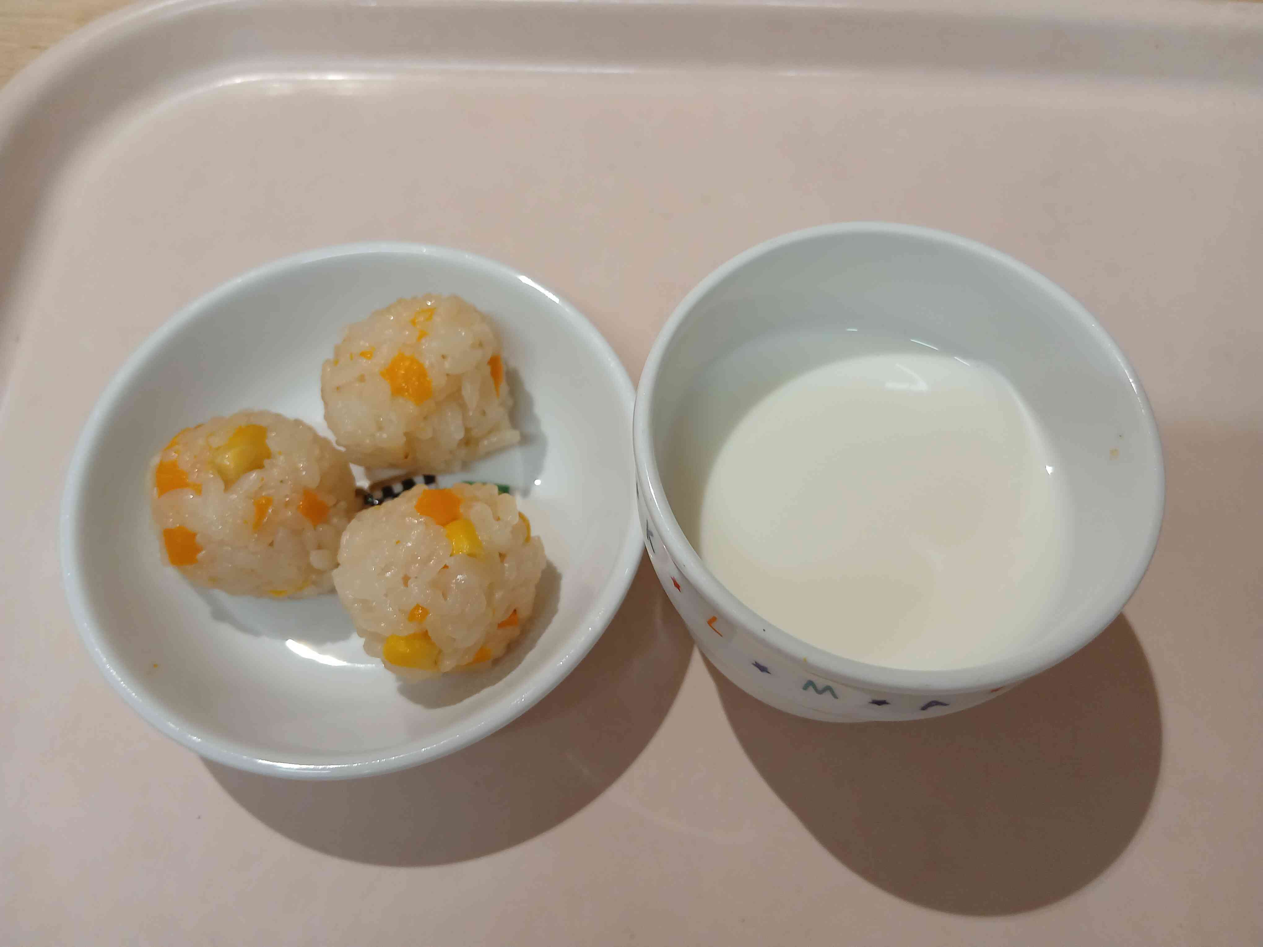 とうもろこしご飯のおにぎり