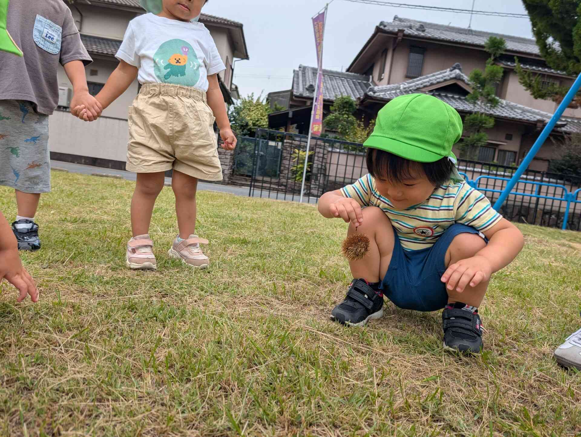 「ここを持ったら痛くないかな～？」