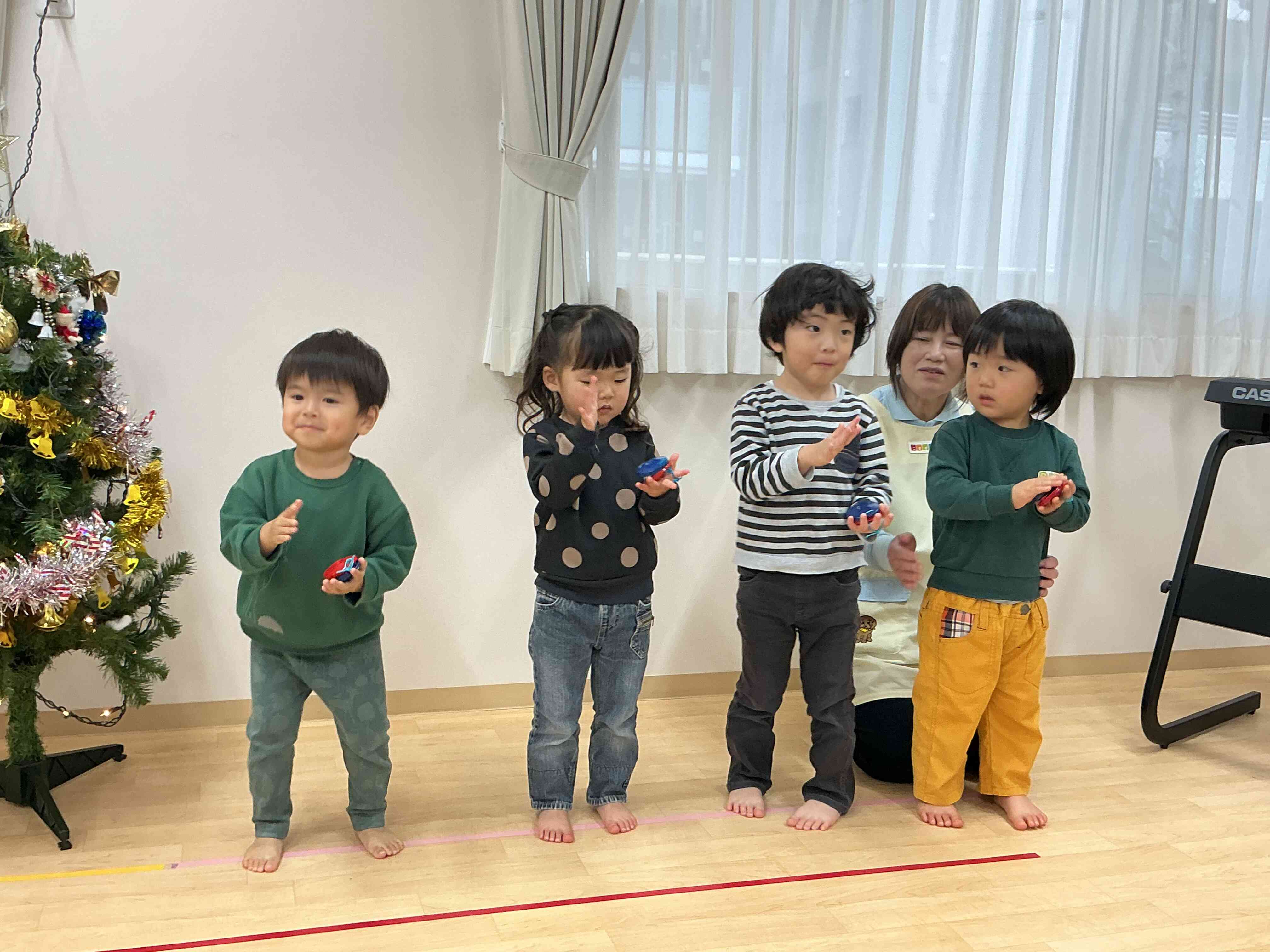 真っ赤なお鼻の〜トナカイさんは〜♪