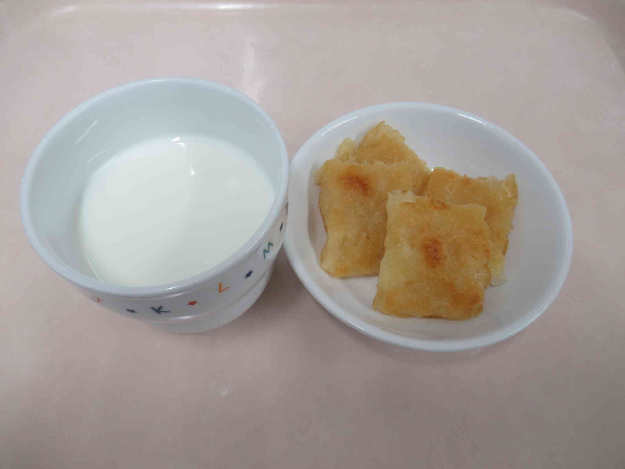 今日のおやつはお餅だよ♪