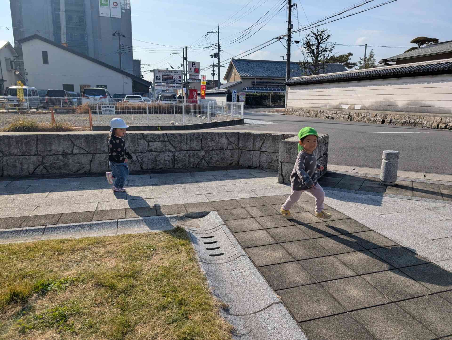 「まてまて～！」「にげろ～！」