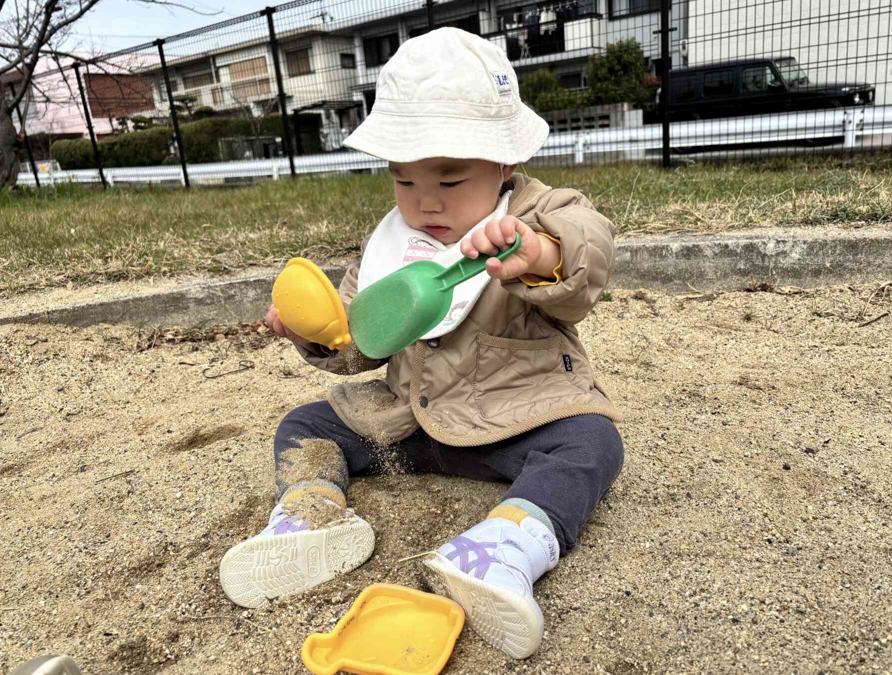 ここに砂を集めたら〜お山ができてきた！