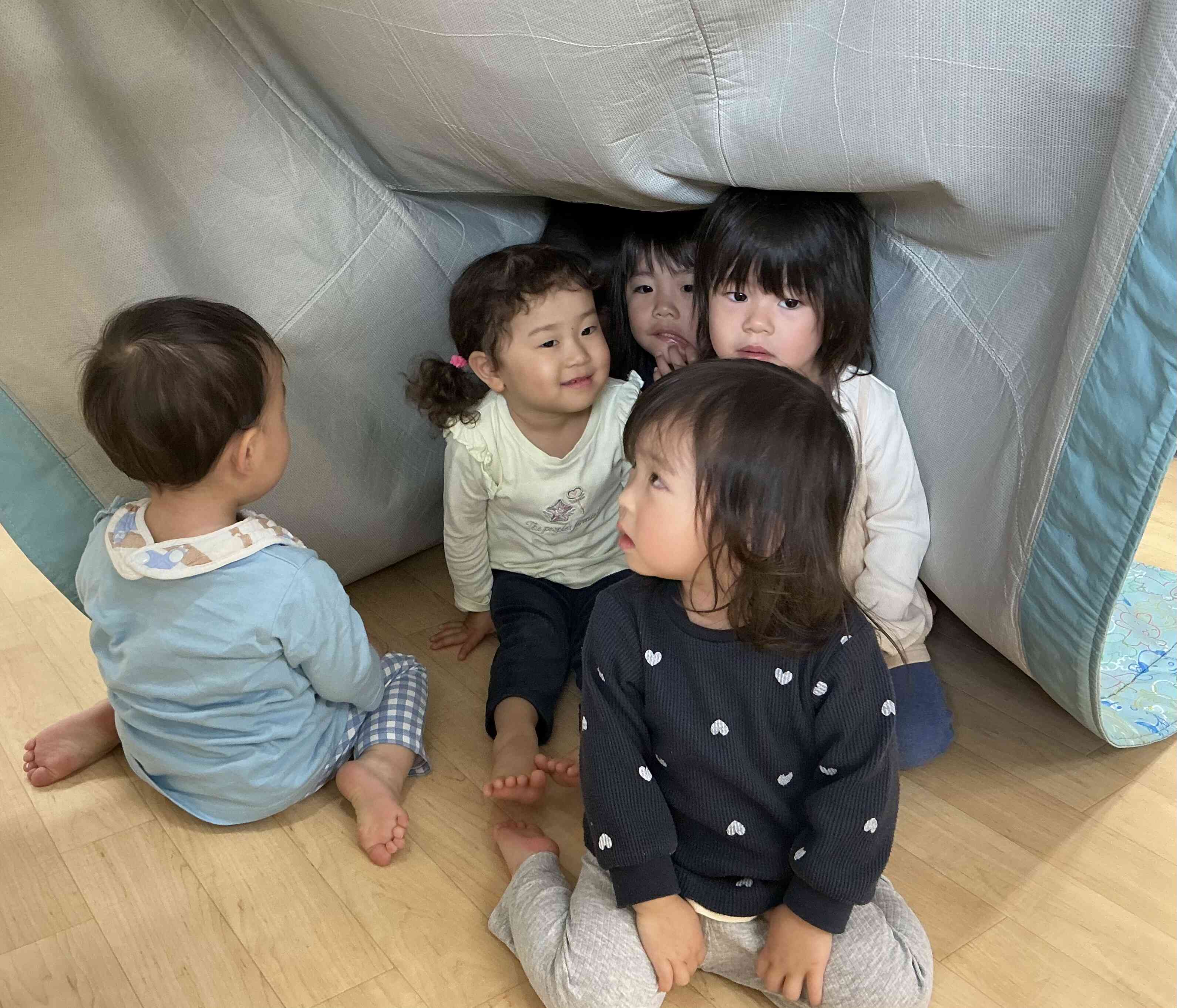 グラグラグラ、マットの下に避難だ！！