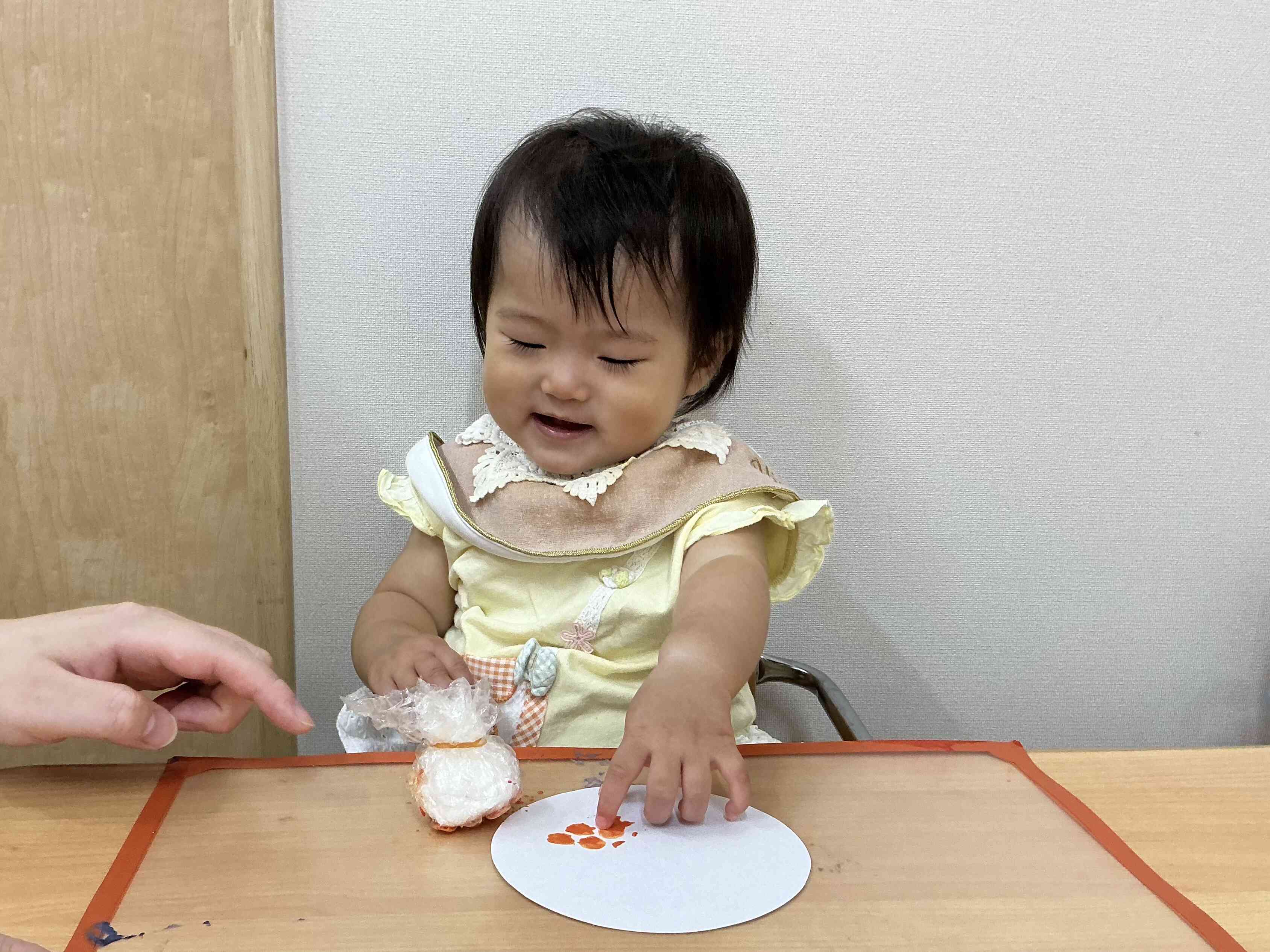 「やった〜できたやん！いろがついてる！ついてる！」