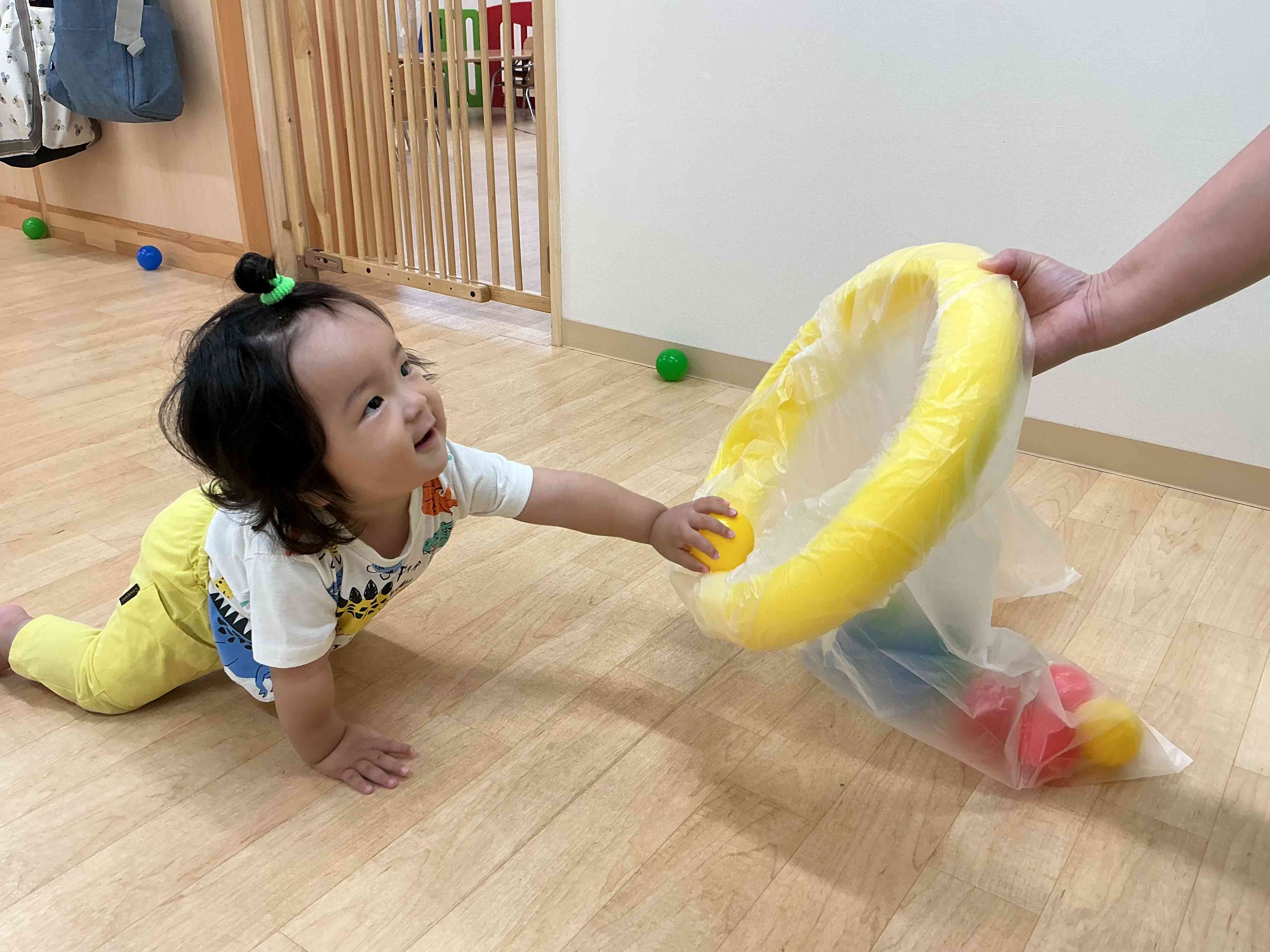 僕も入れるよ!えいっ☆