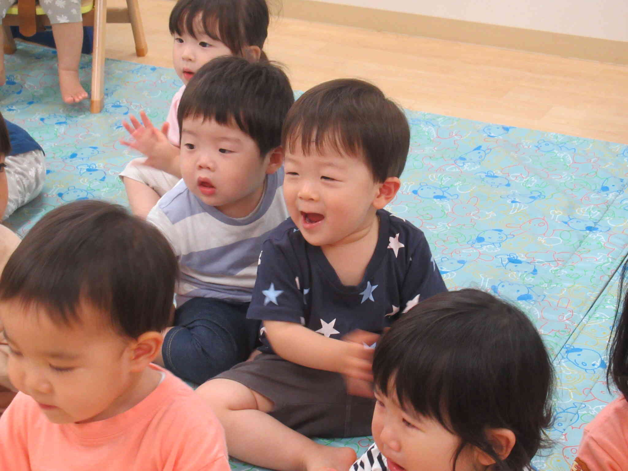 知っているお友達は「バナナん♪バナナん♪」と手拍子していましたよ。