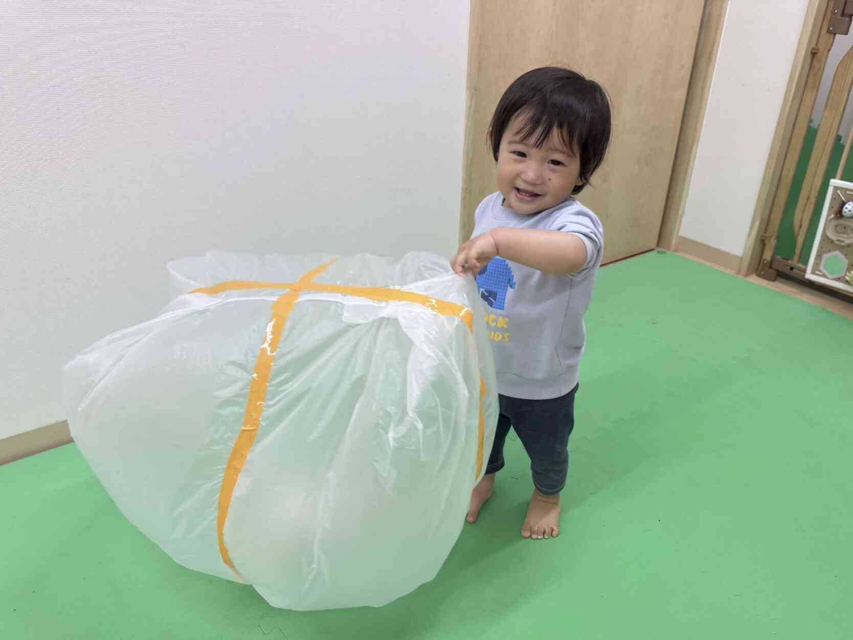 ぼく大きなボール運べるよ!