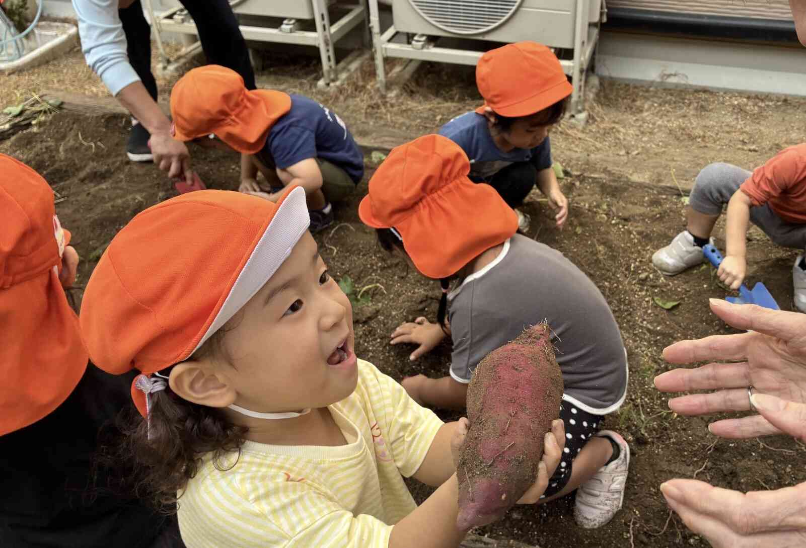 おいもほりで広がる笑顔の輪♪