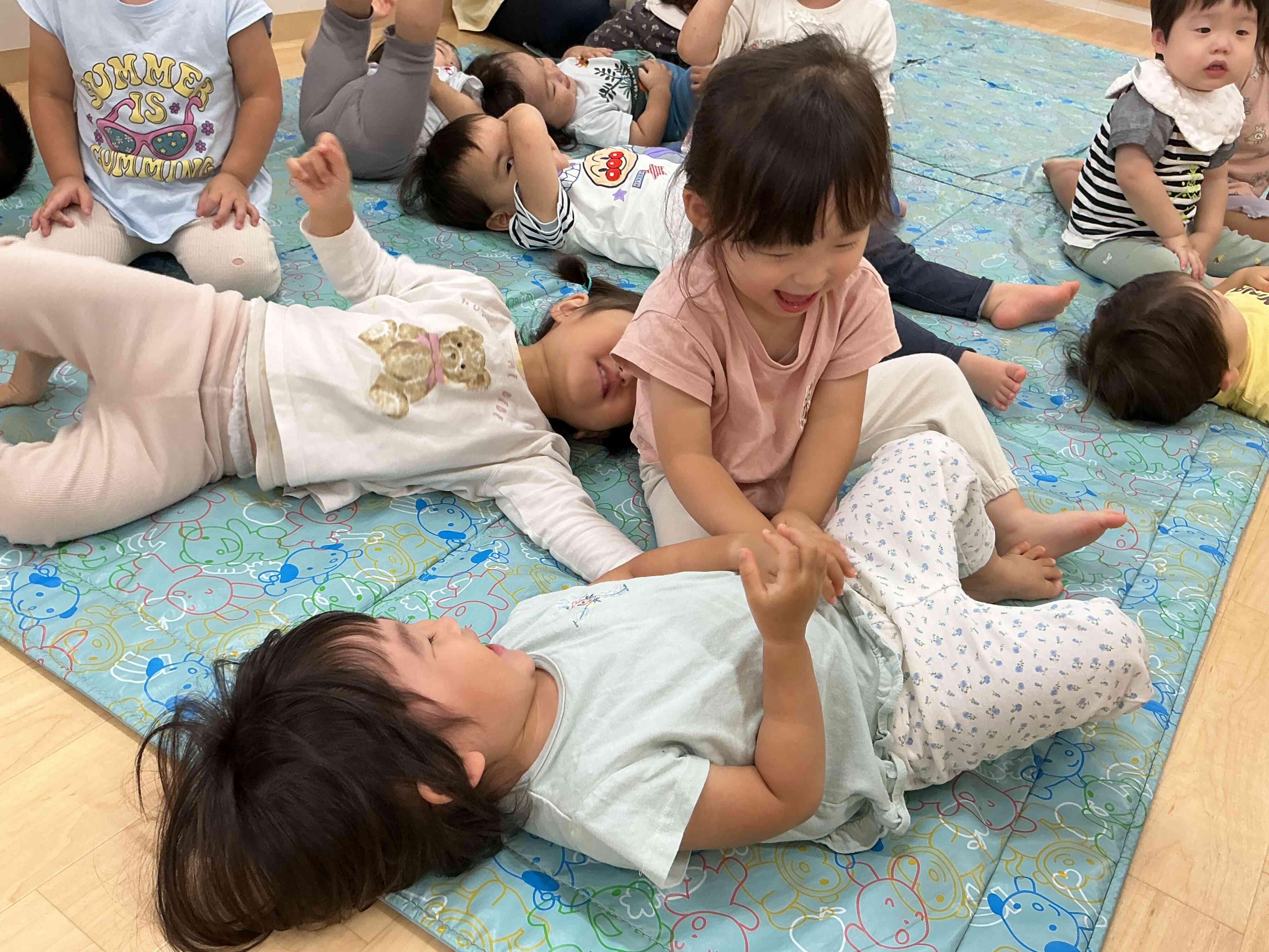子育てひろば〜触れ合い遊び〜
