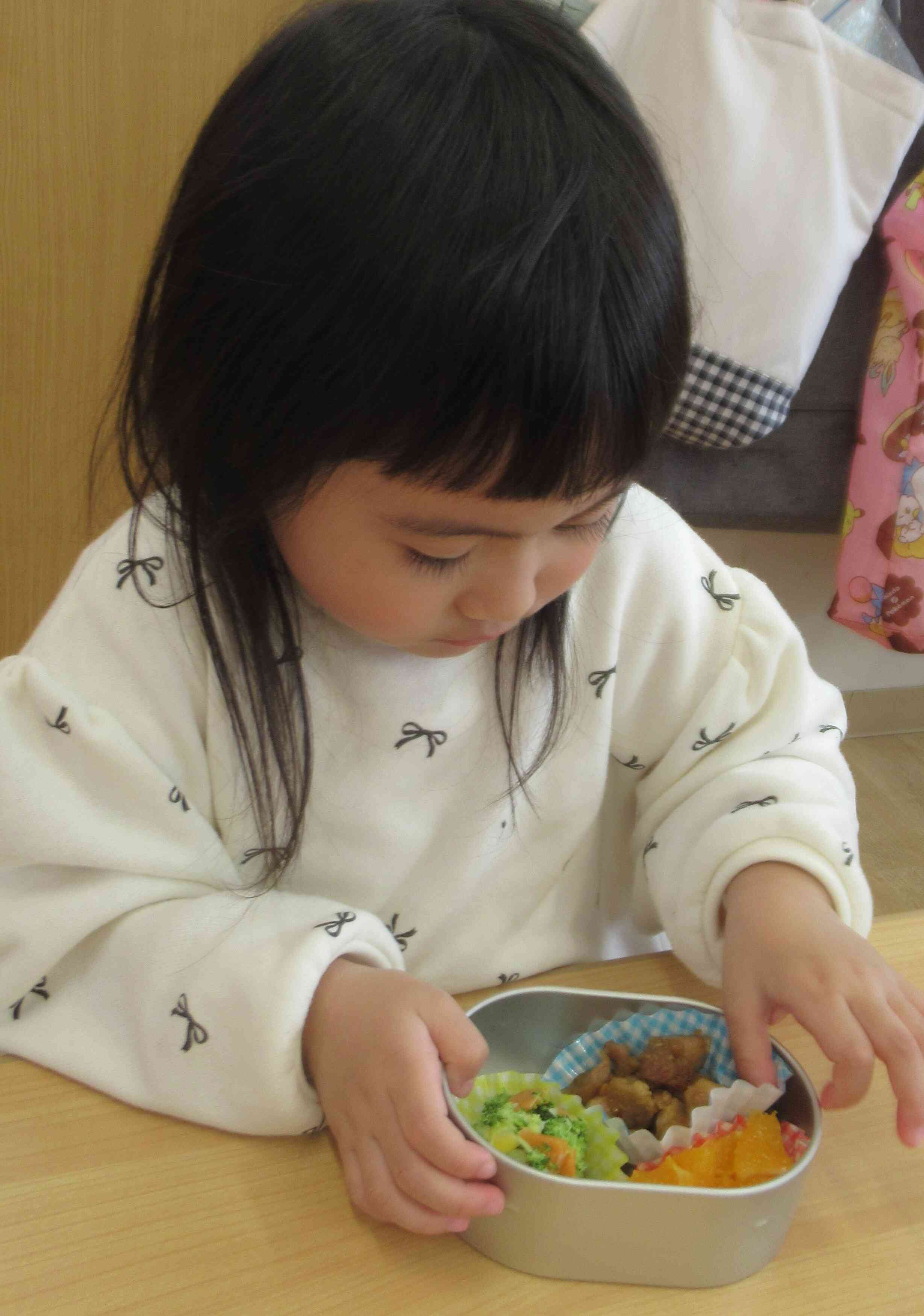 両手でゆっくり