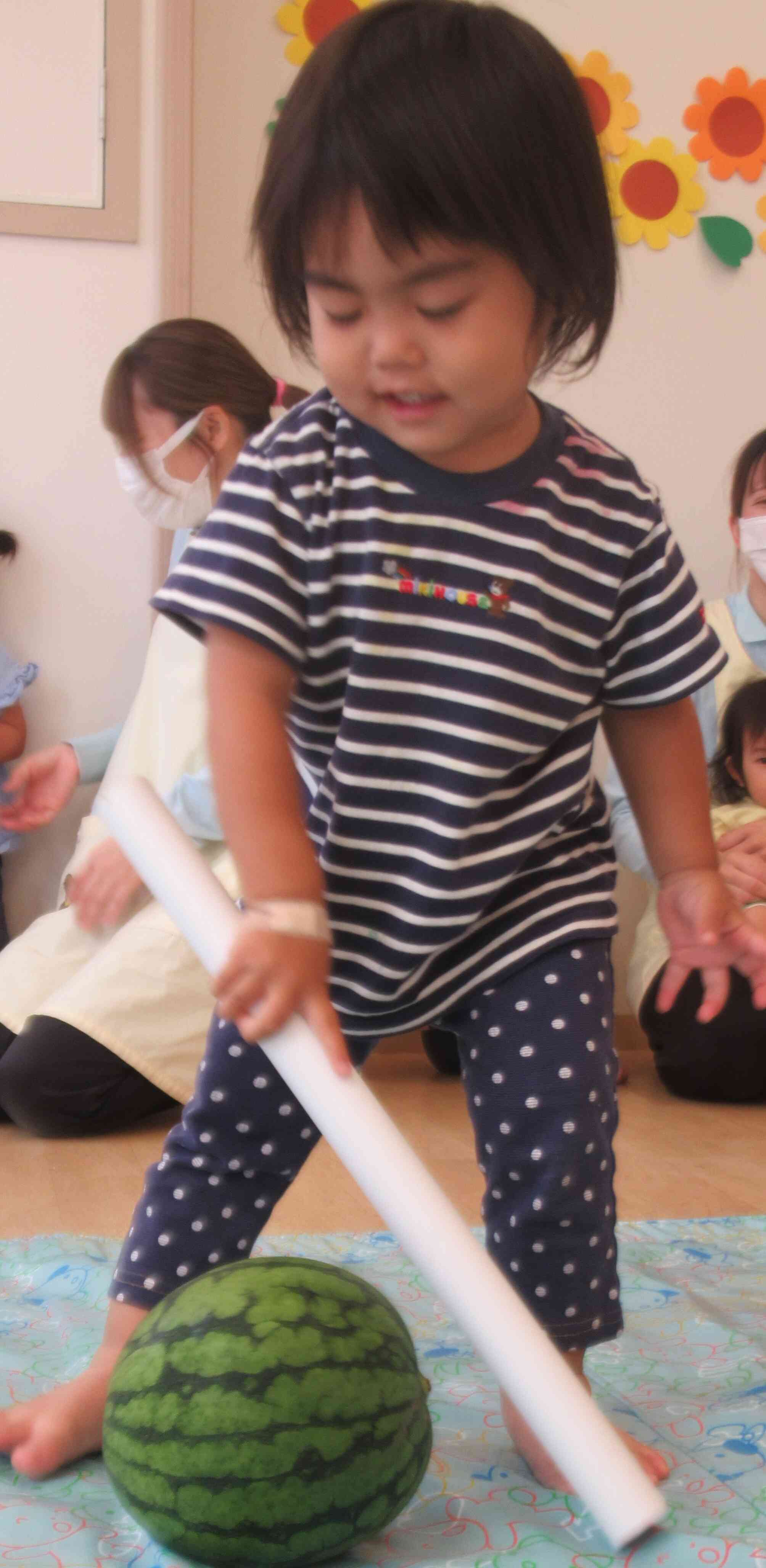 お楽しみのすいか割り