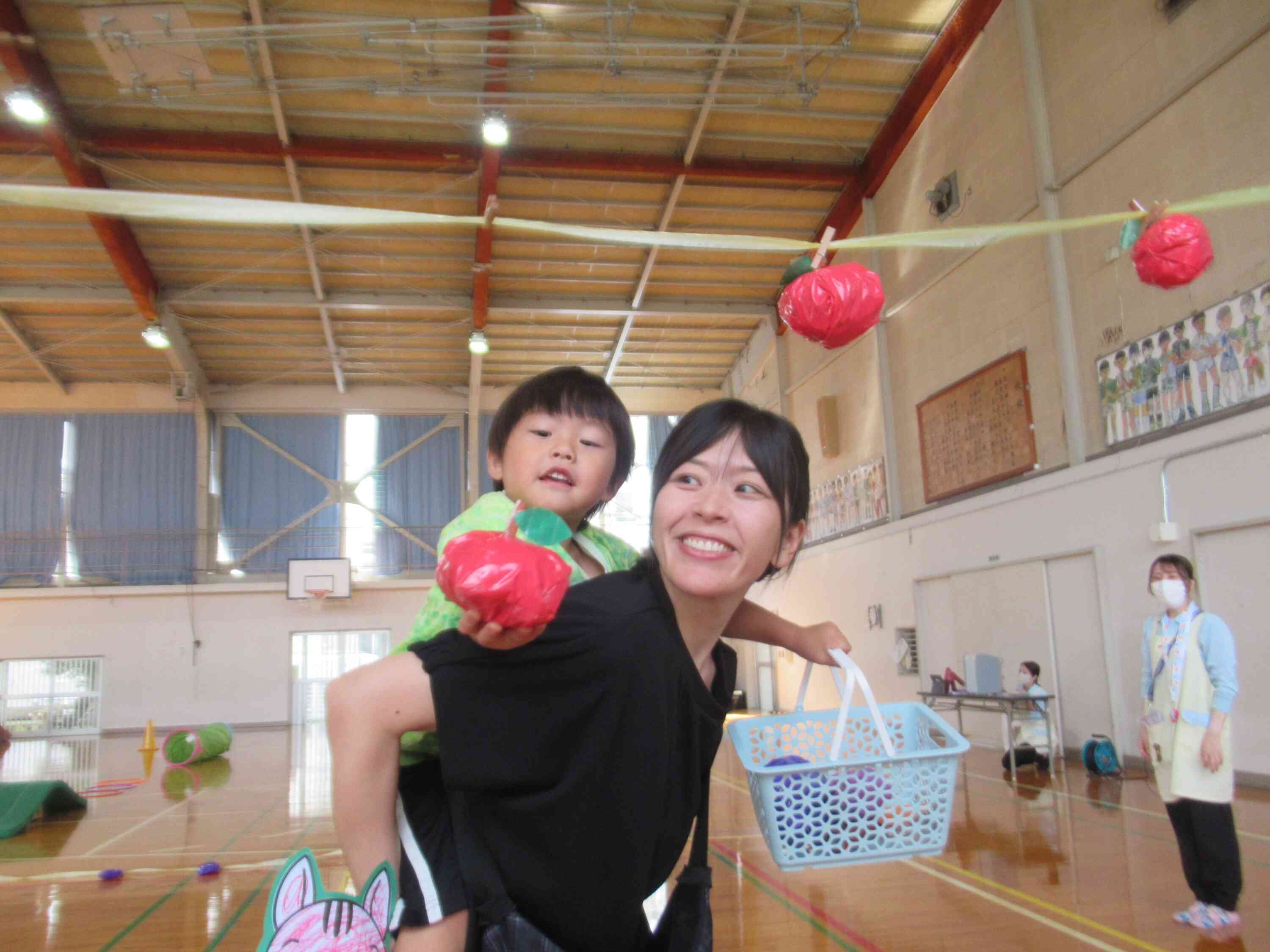 おかあさんと一緒に収穫!