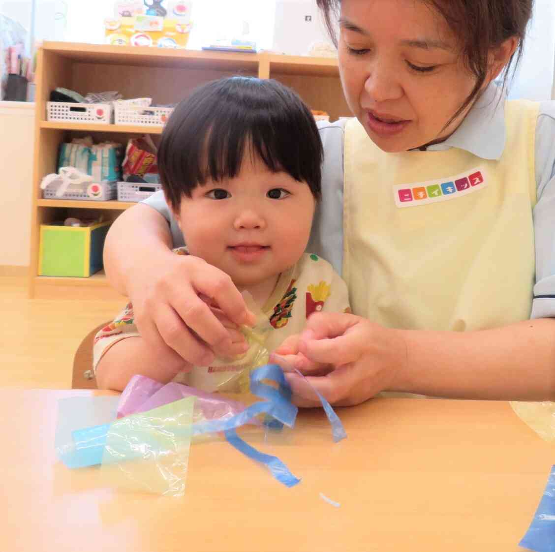 0歳児さんは、先生と一緒に♪