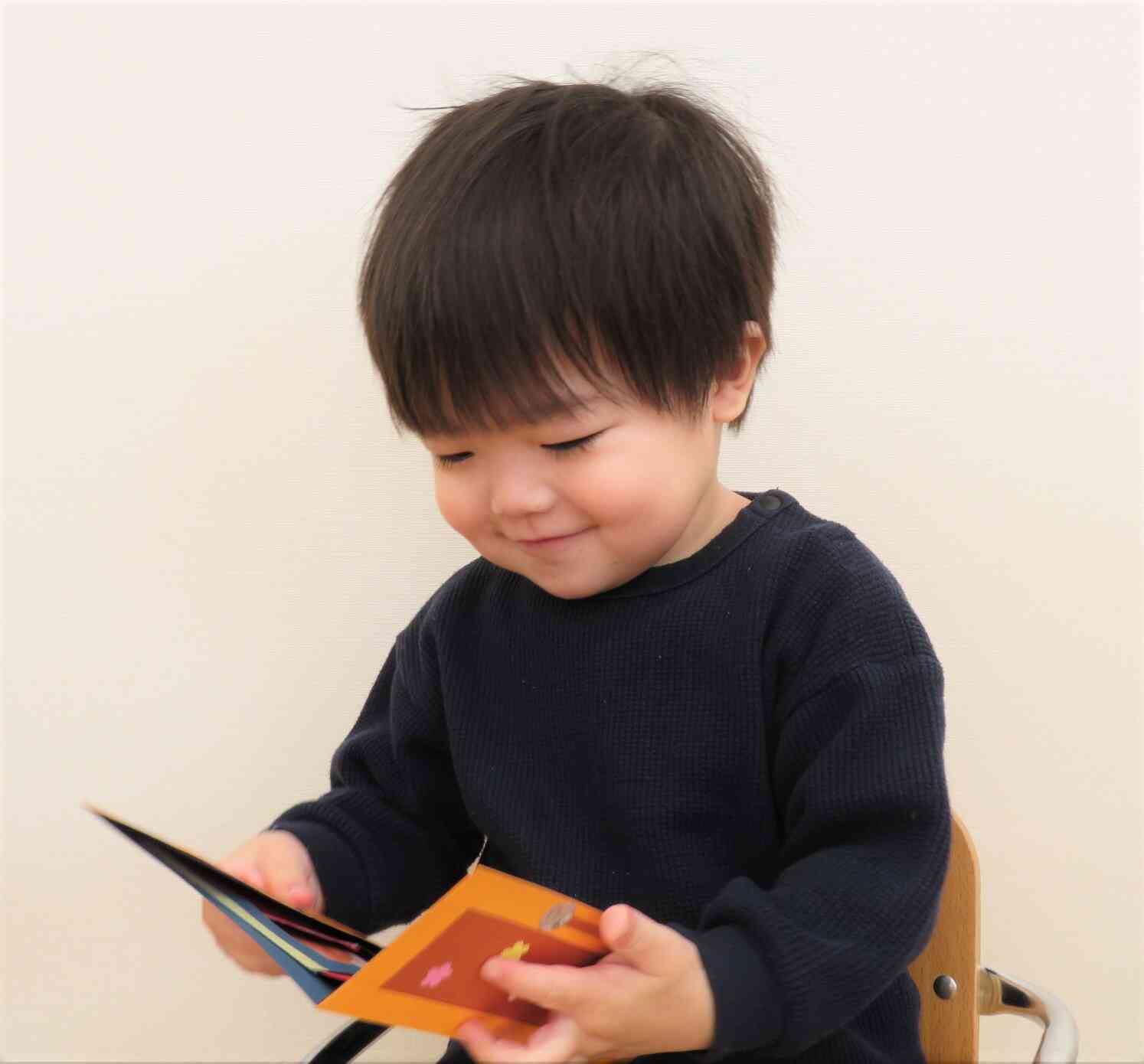 バースデーカードを受け取り、笑顔がこぼれます♡