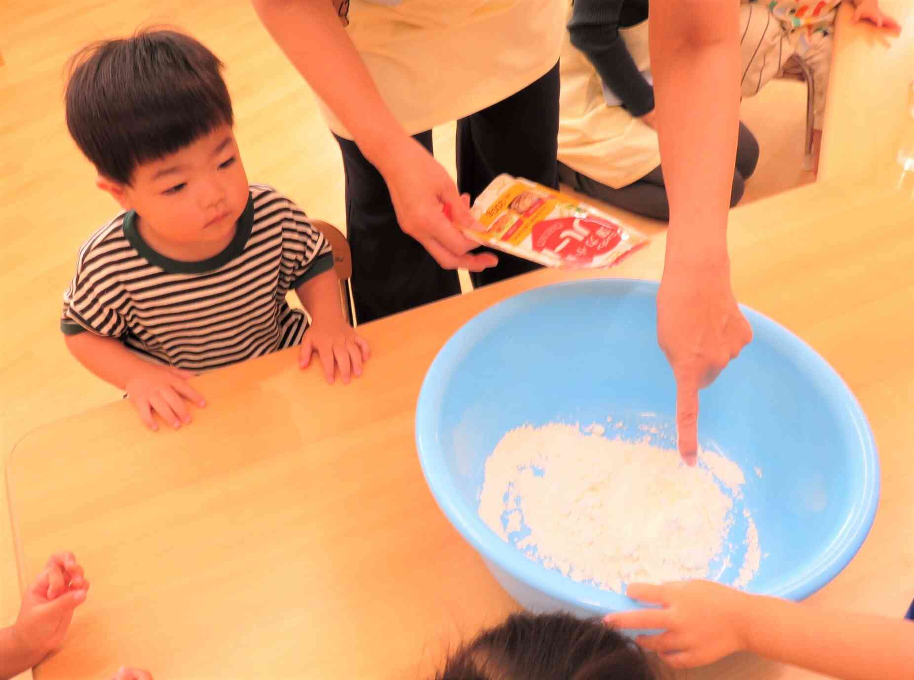 小麦粉ねんど遊び！