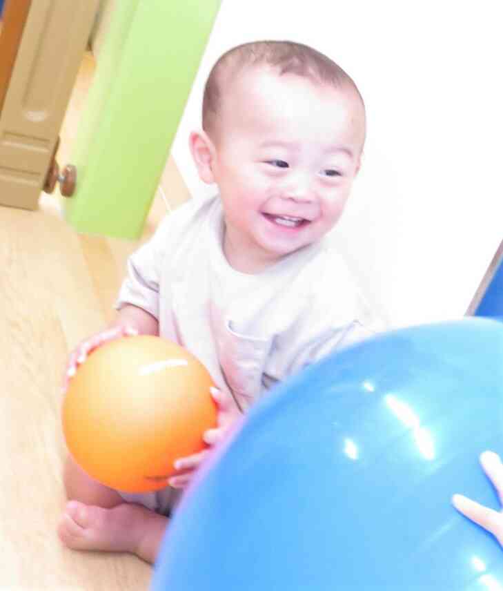 お友だちとボール遊び楽しんでます♪