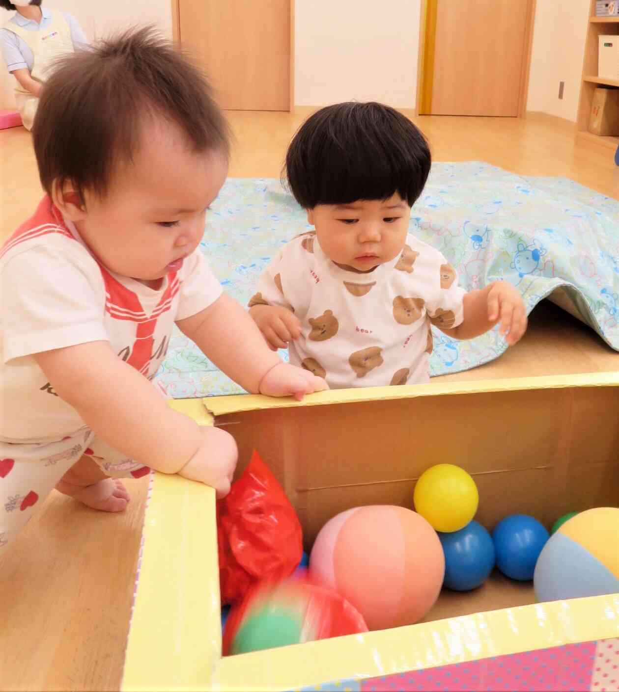 あっ！ボールの箱を見つけたよ♪