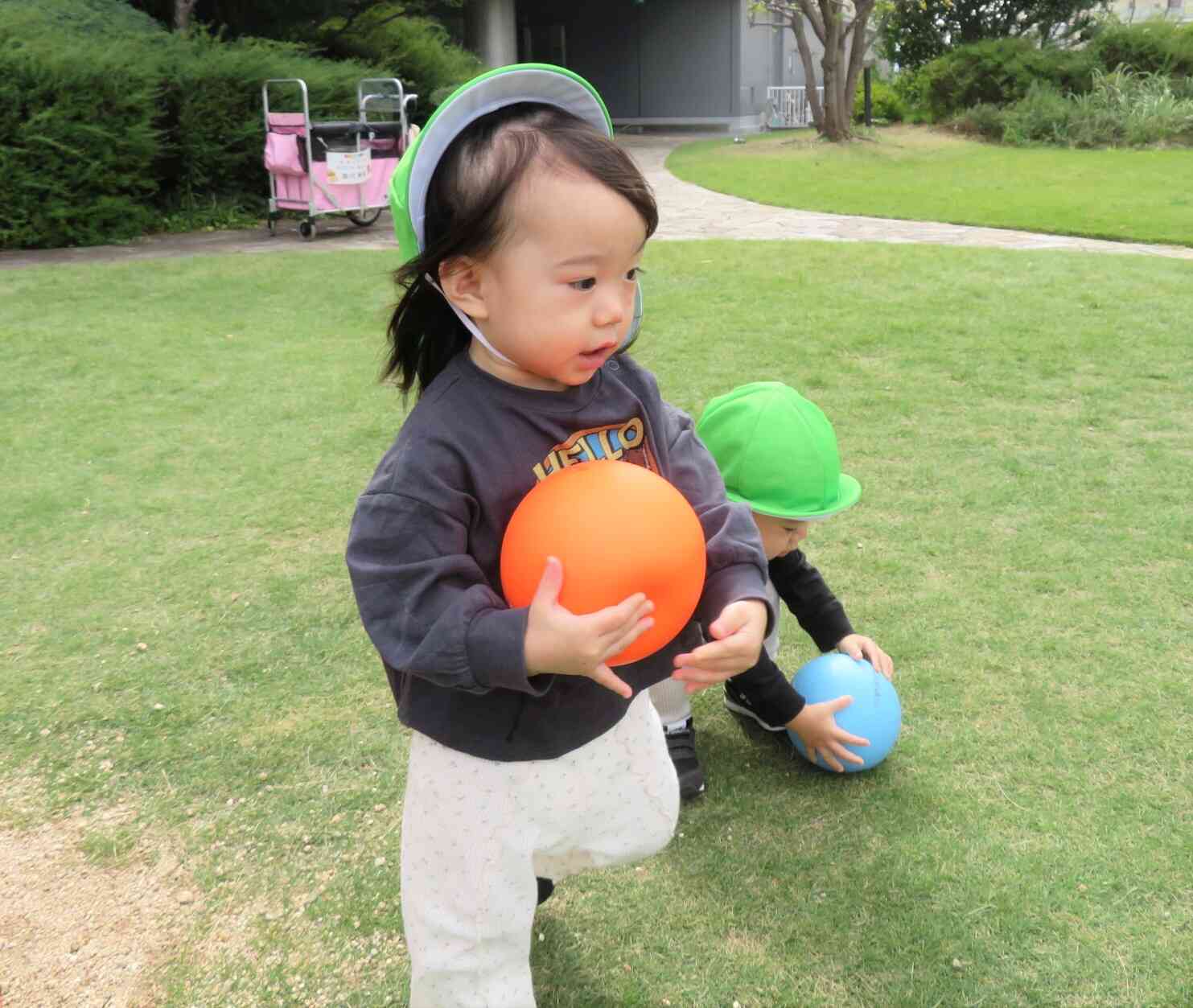 ボールを掴んで、どこ行こうかな？