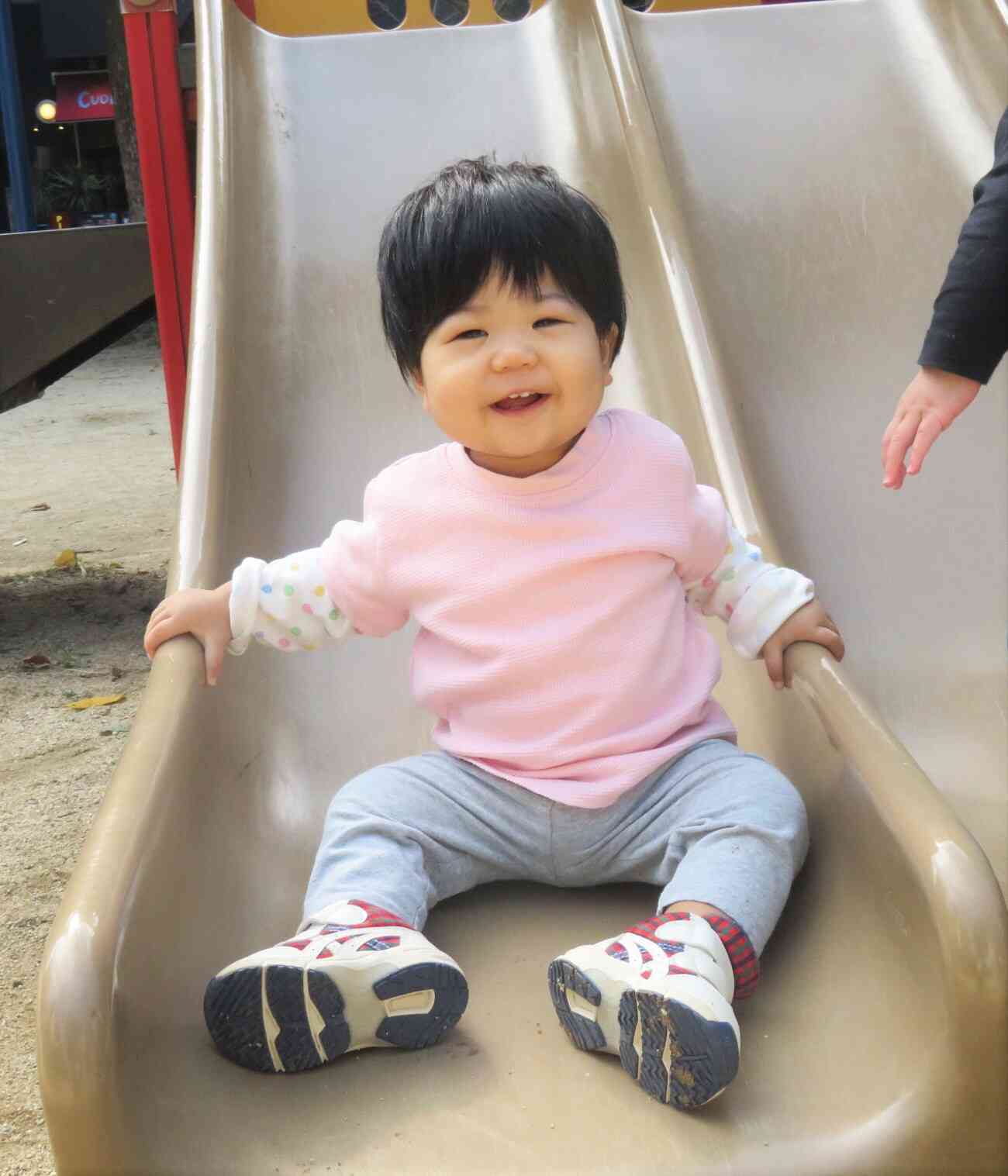 スルスルっと滑って満足気です♡