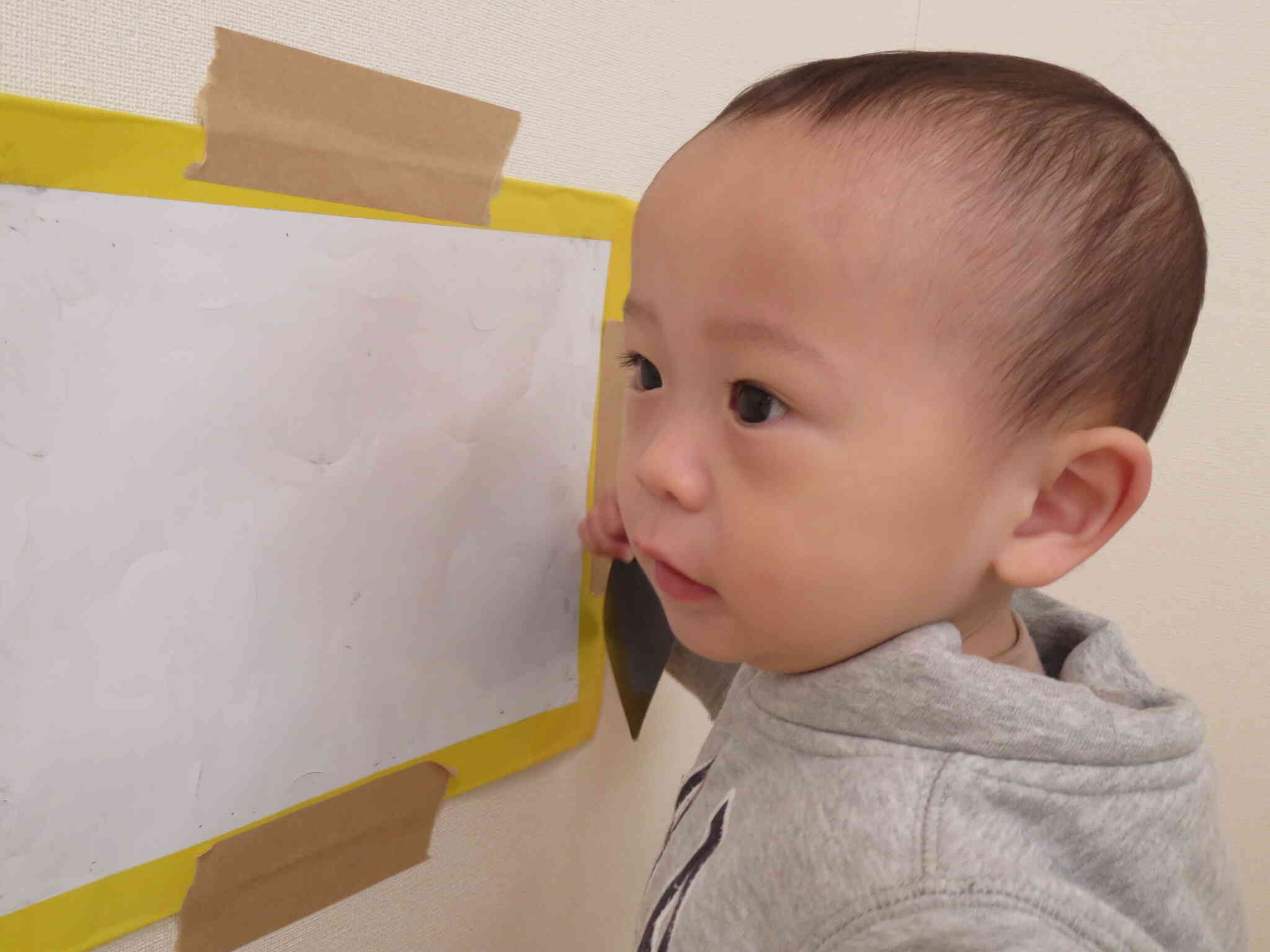 上のクラスのお姉ちゃんのを見入っています！