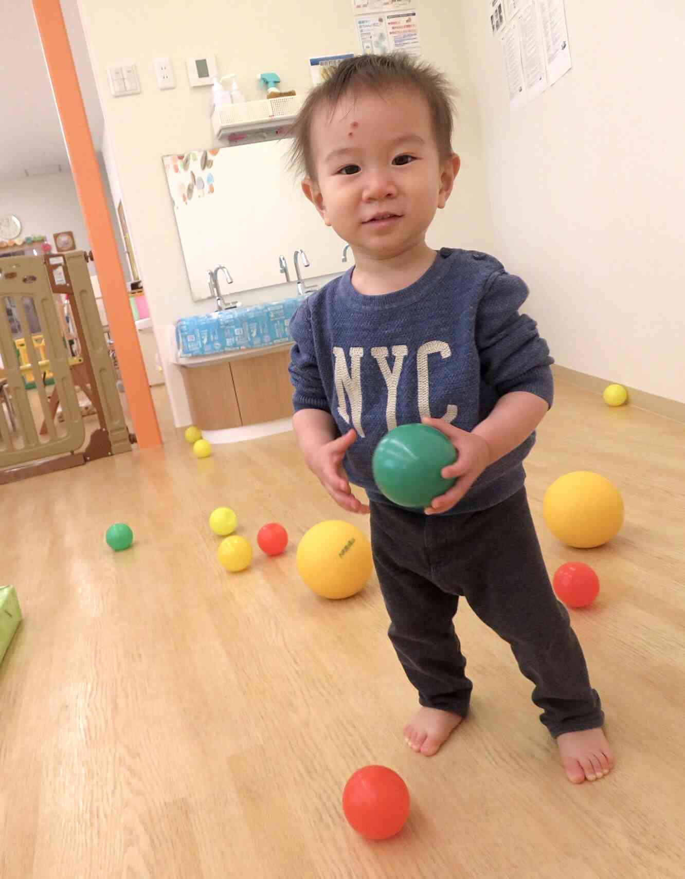 天井に向かってボールを投げるよ⭐︎