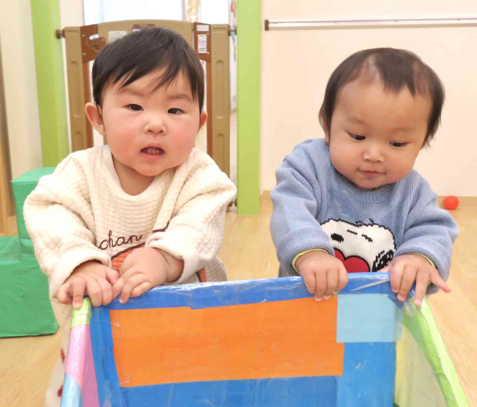 ふたりで押し箱を押しています♡