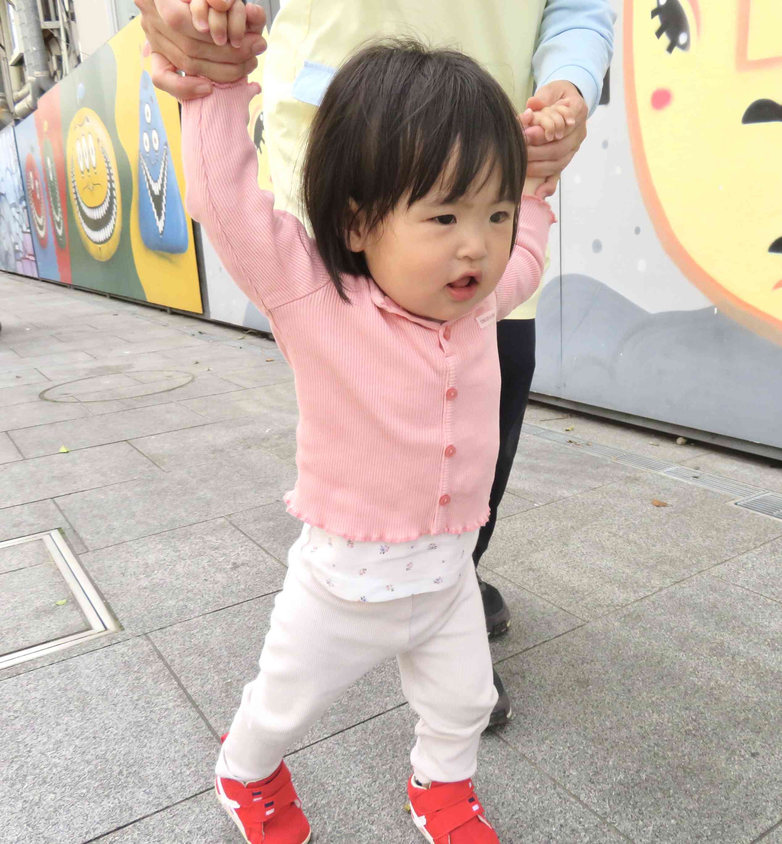 先生と一緒に、歩く練習をしました♡