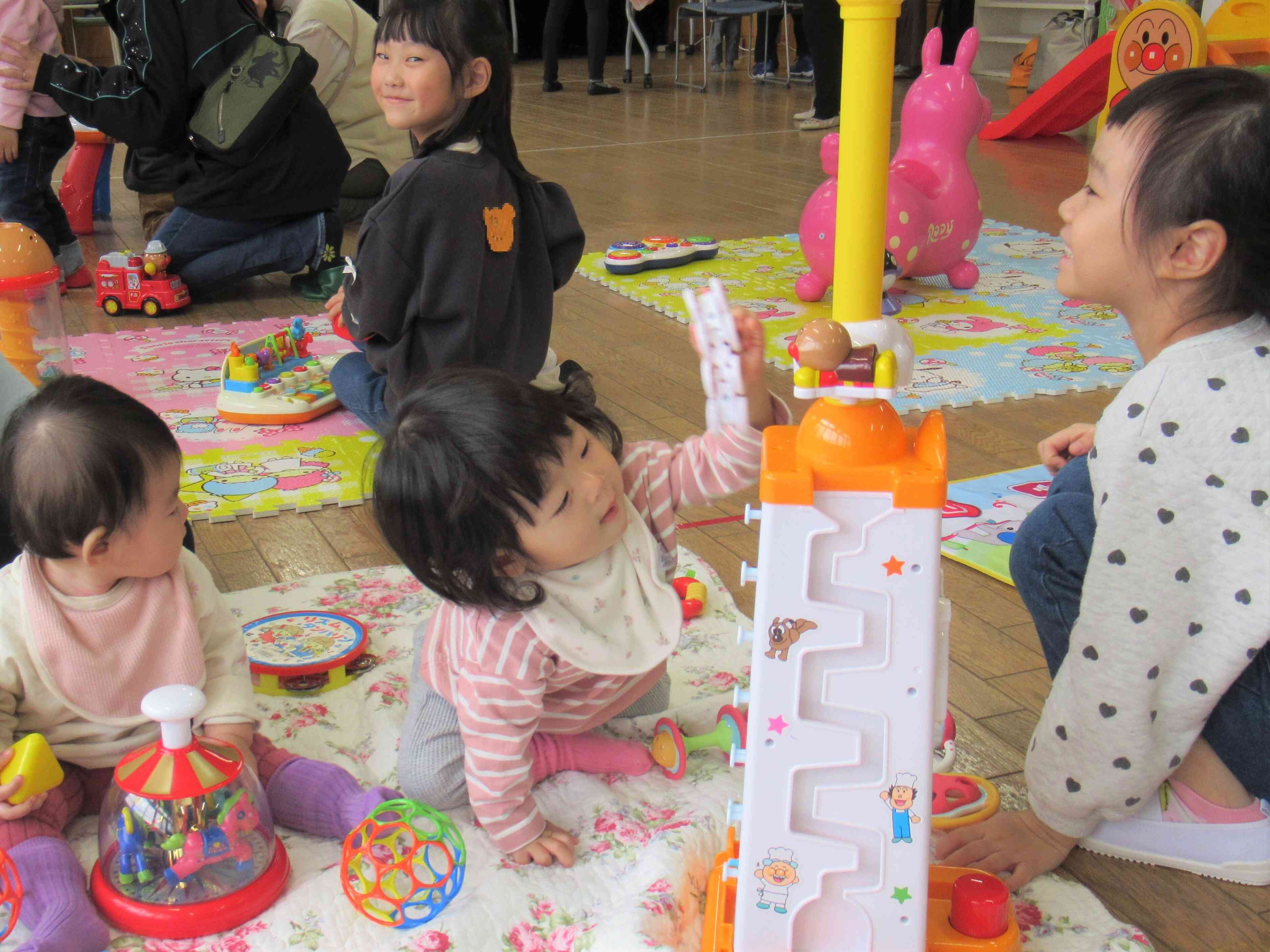 見たことのないおもちゃがあるね~♪