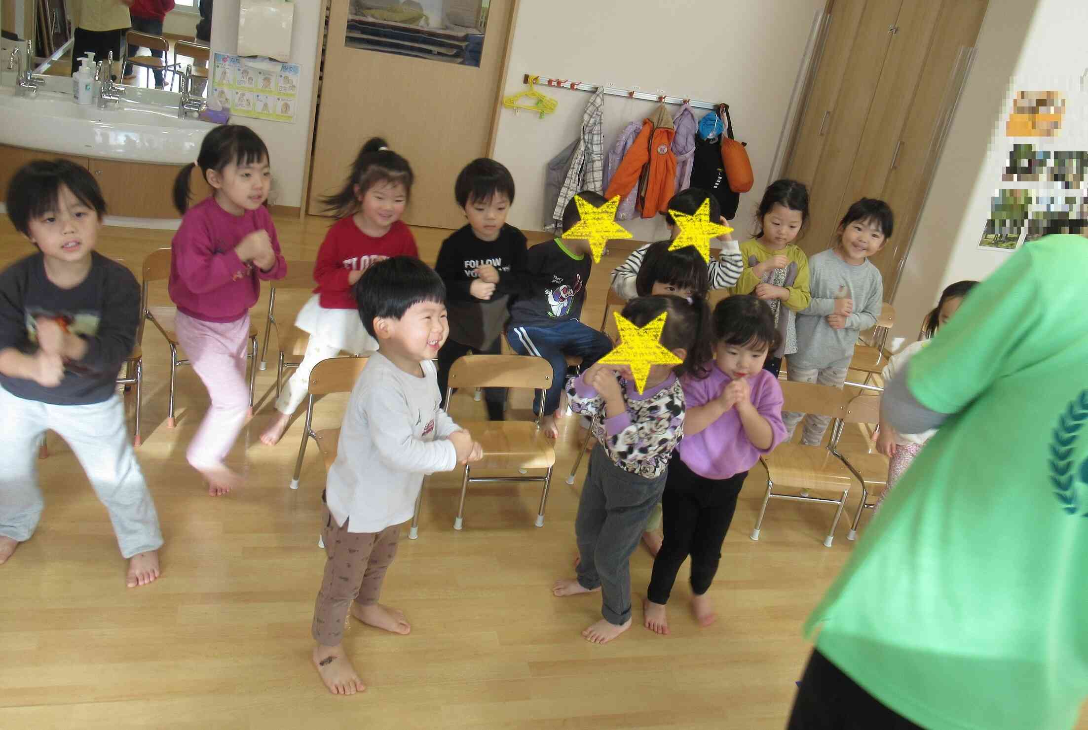 リズムに合わせて楽しく発音♪