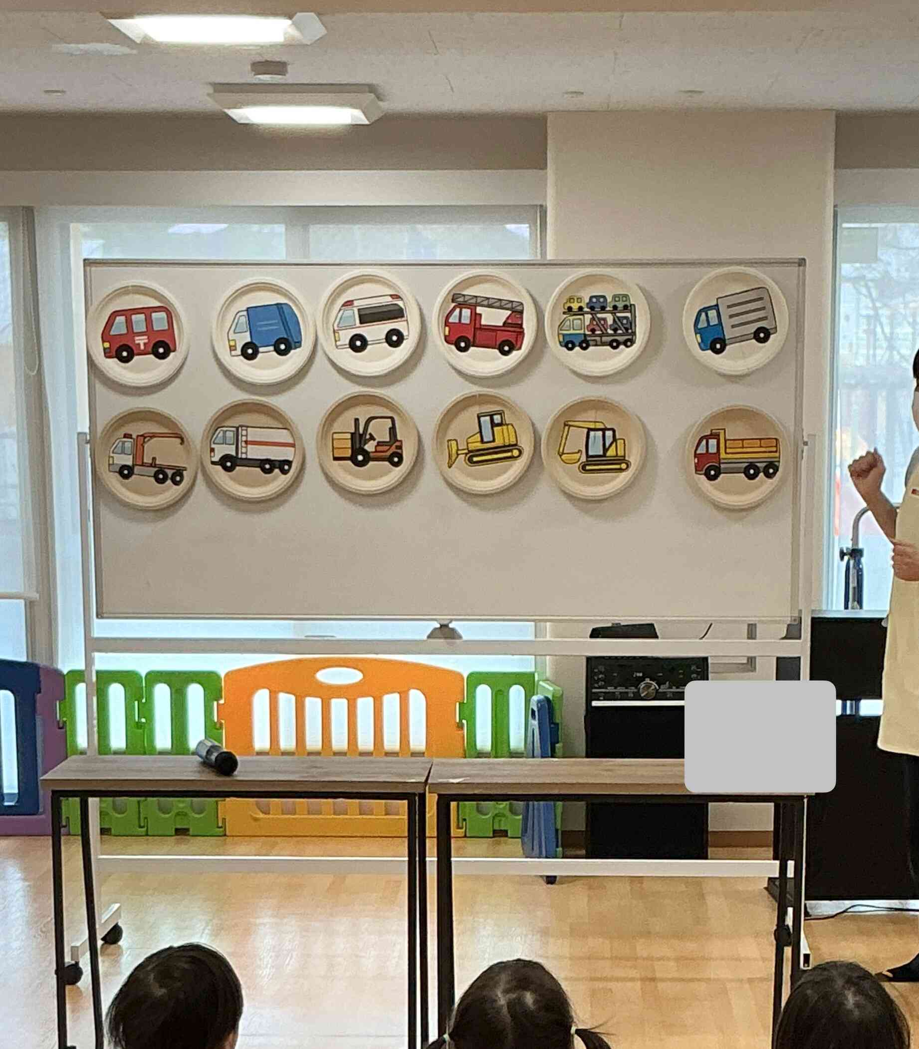 「はたらくくるま」の紙皿シアター