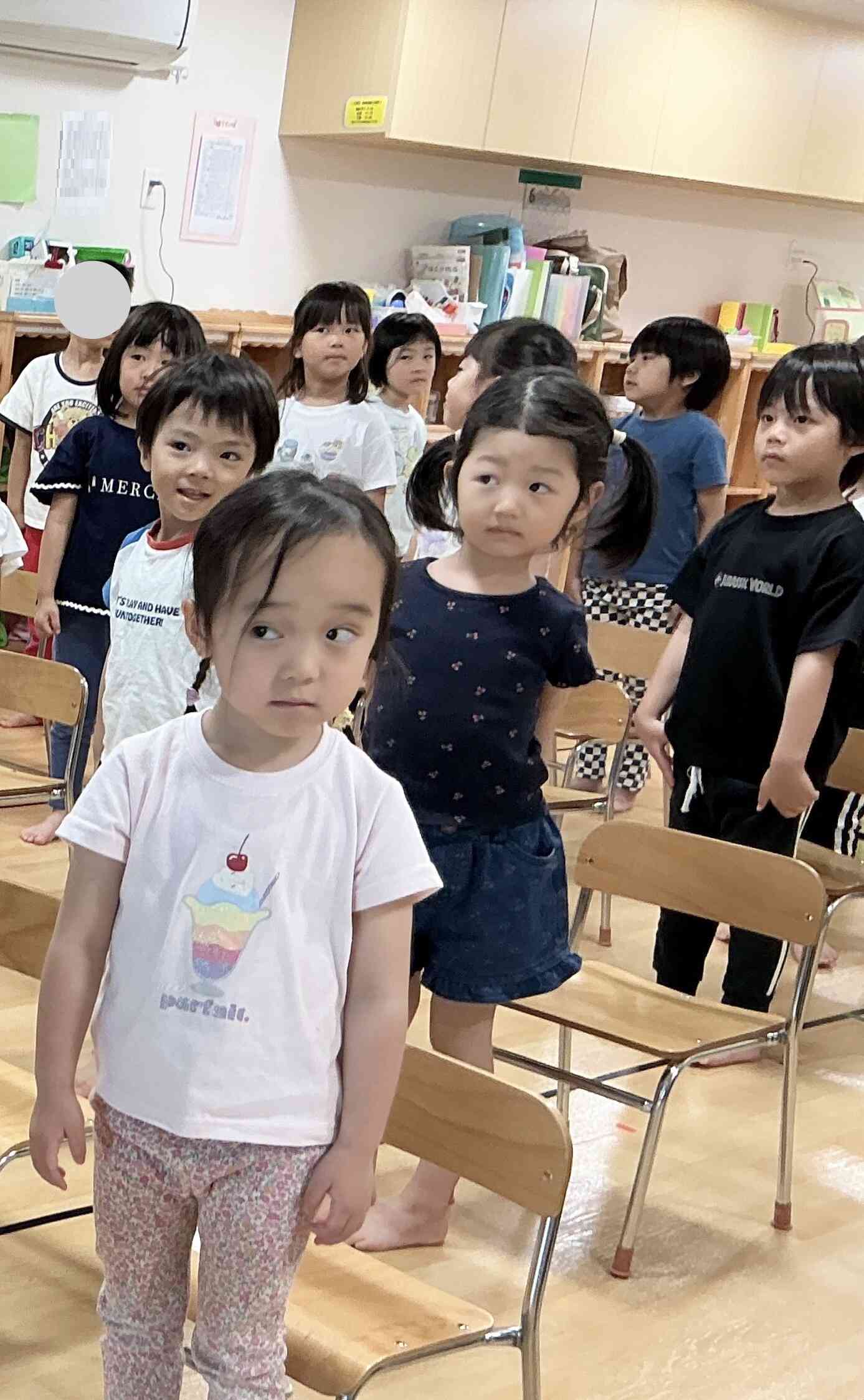 右見て、左見て