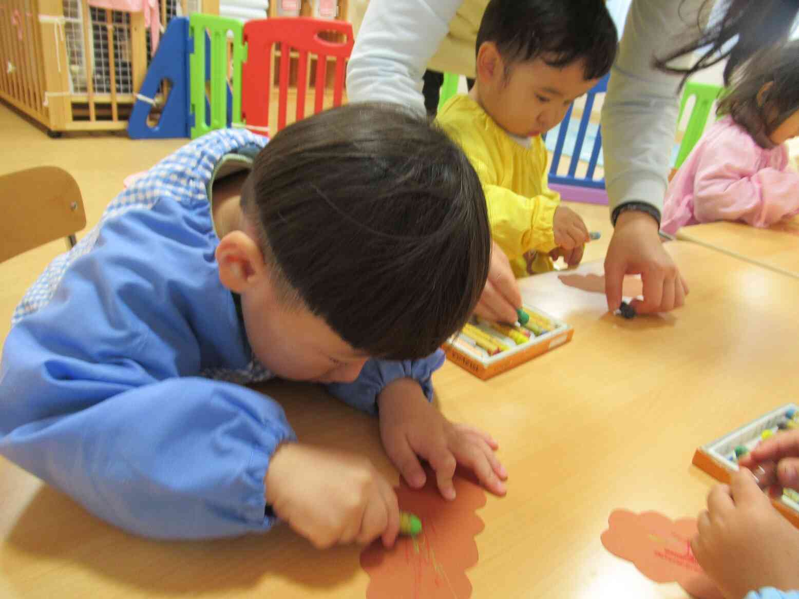 鬼のぼうし作り♫　（あひる組）