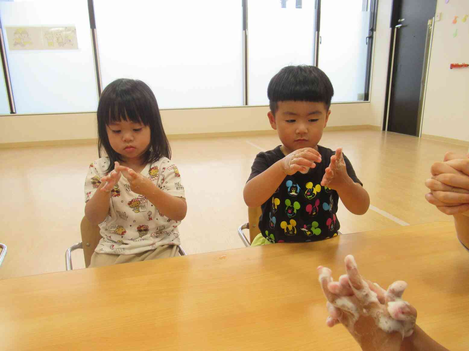 仲良く手洗い♪