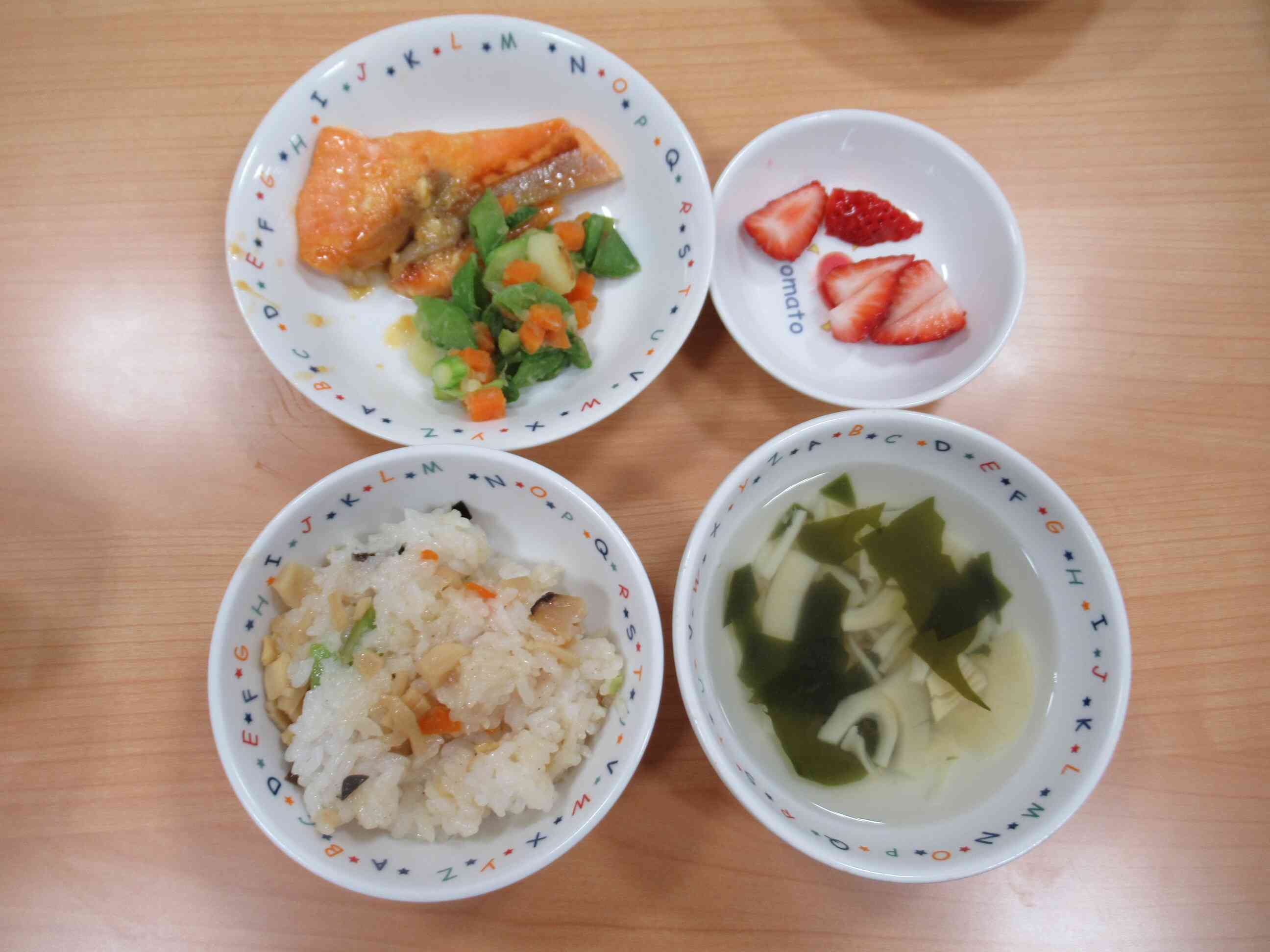 タケノコは、その日の給食に出ました。美味しそうです。