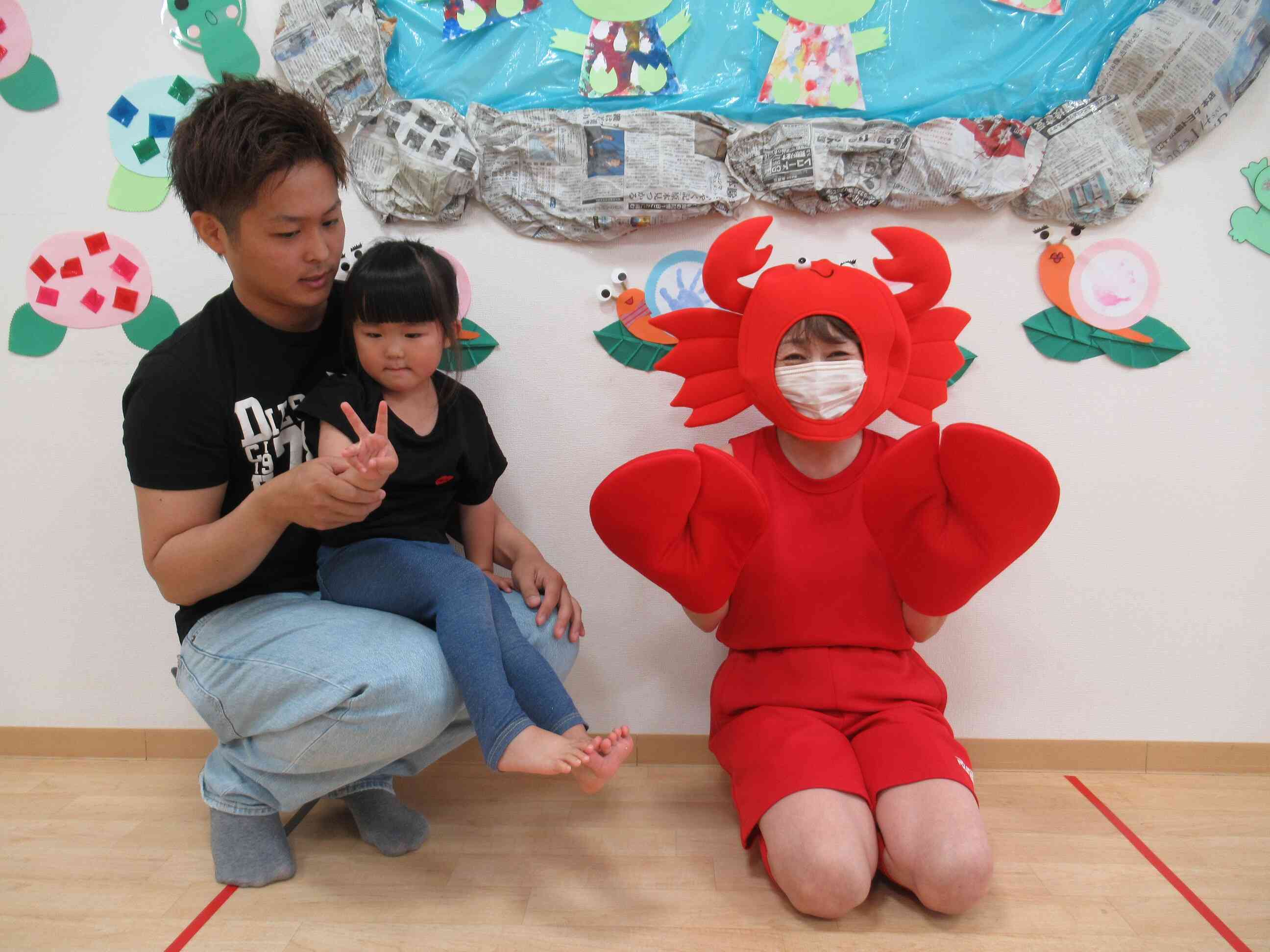 カニさんがこわいので、横を向いてピースサインでした。