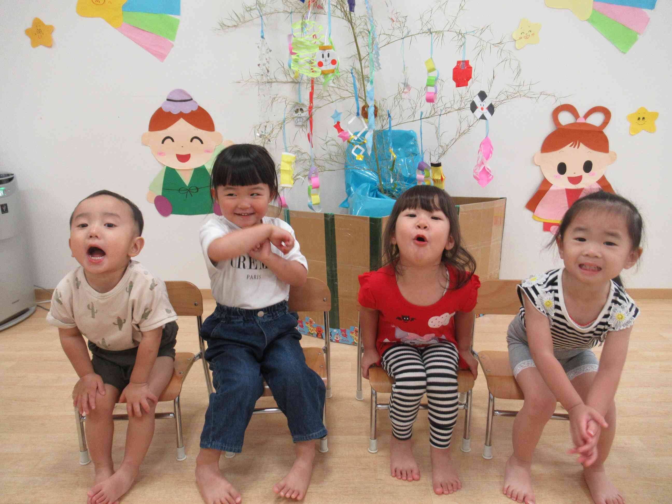 ２歳児クラスの４人です。あと４人いますので、後日載せますね。