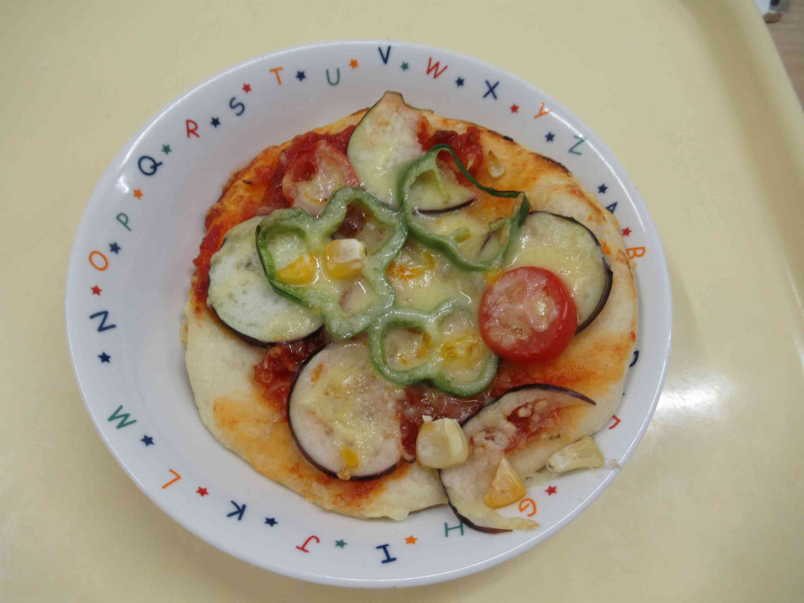夏野菜で作るピザ