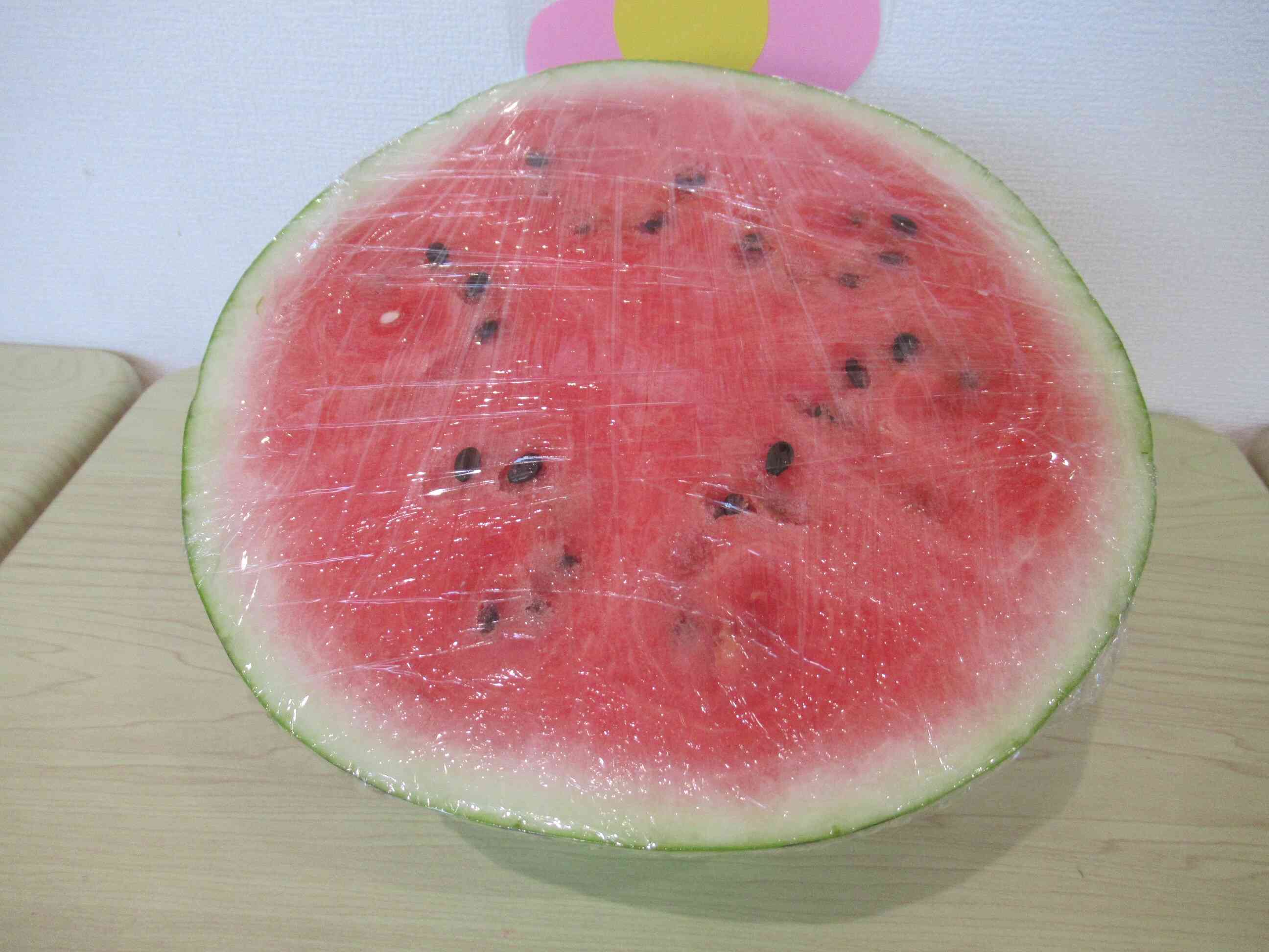 結局、給食の先生に包丁で切ってもらいました。