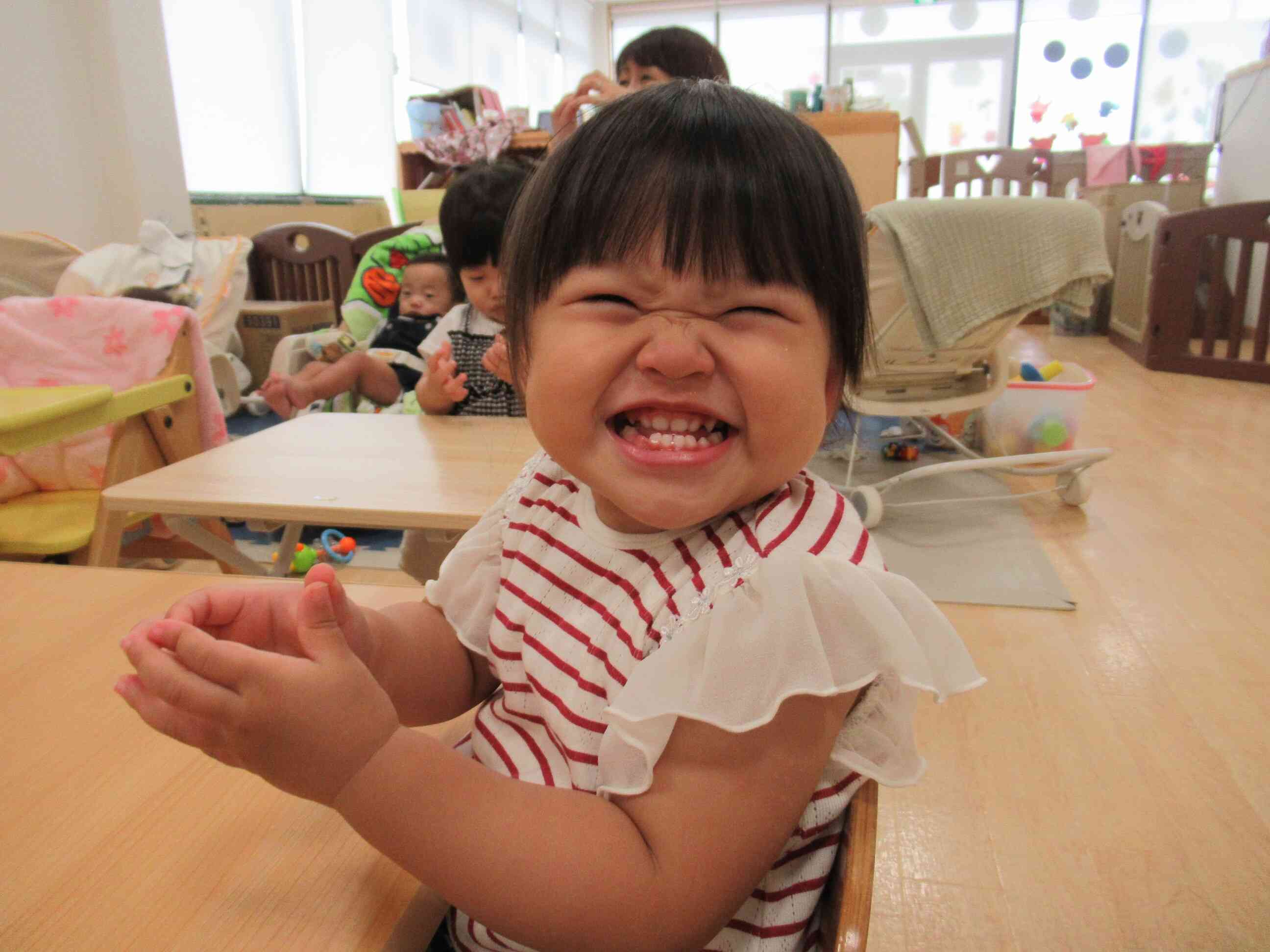 1歳児クラスのお友達です。朝の会、楽しかったようです。