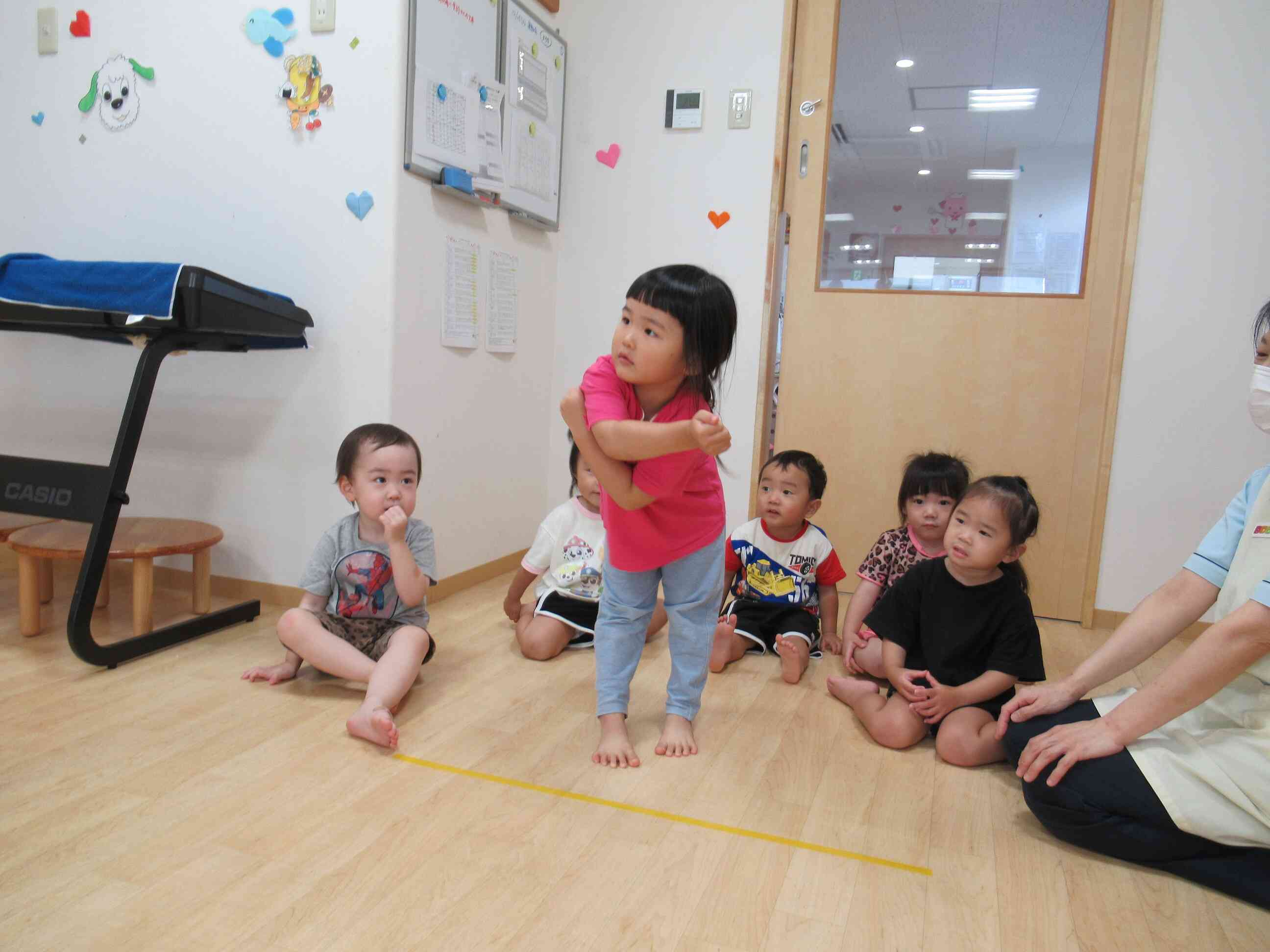 みんな、個性的なポーズをしています。