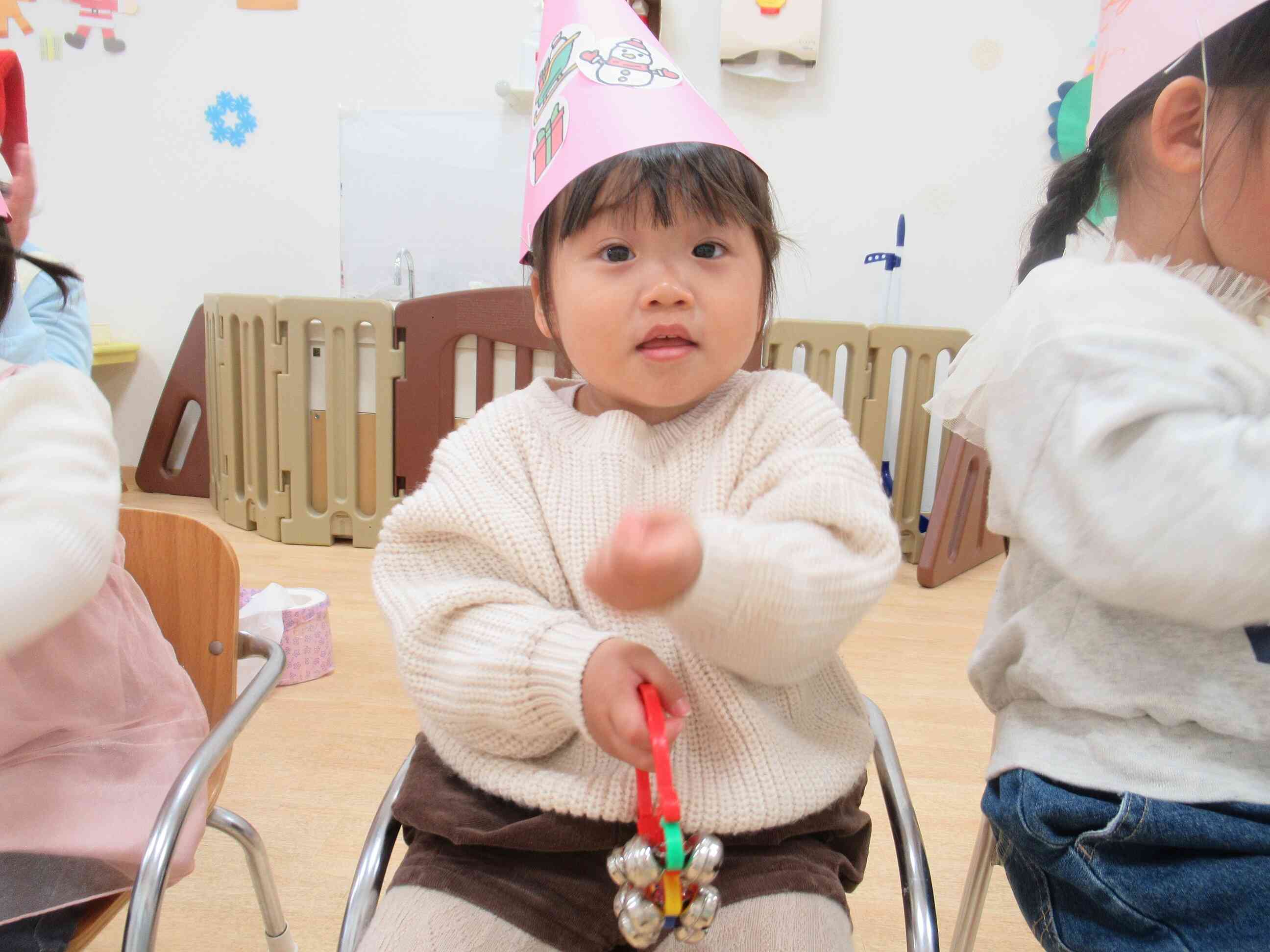 鈴を鳴らして、サンタさんを呼びます。