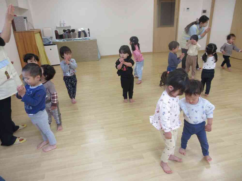 「さいたー、さいたー」春のお歌を歌います♪