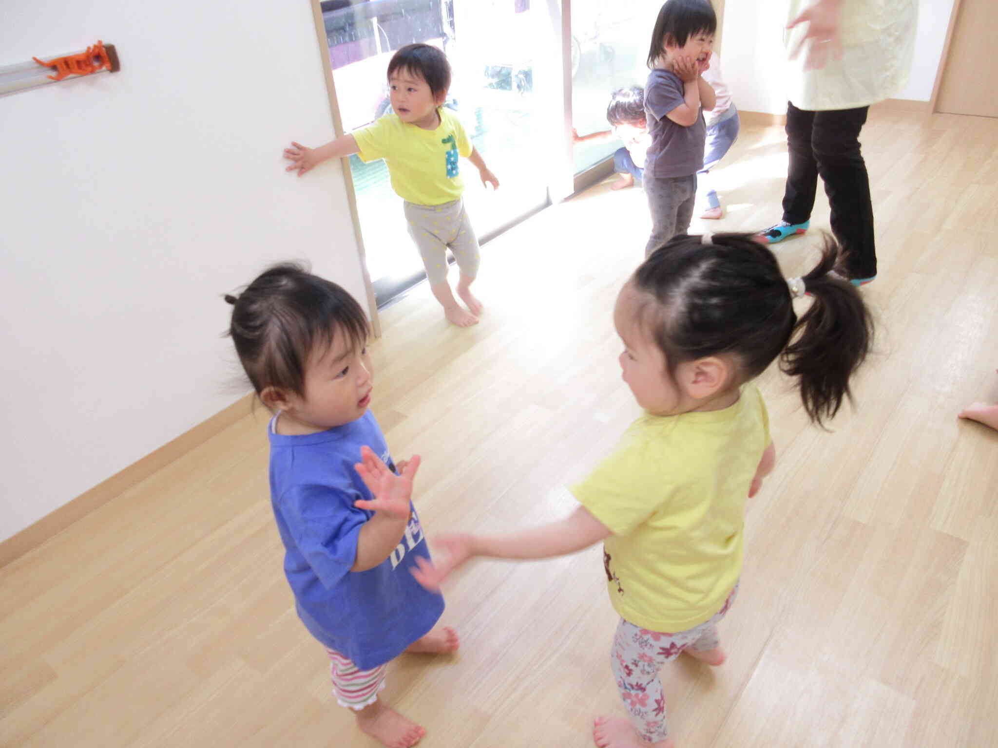 お友だちにペタペタ！