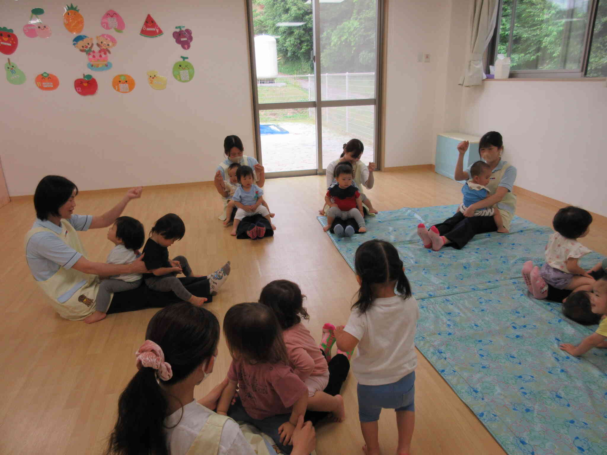 あひるぐみ「バスに乗って揺られてる～♪」