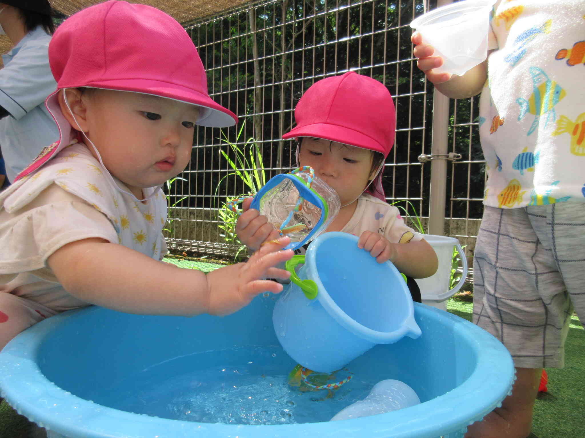 たのしいみずあそび！（１歳児）