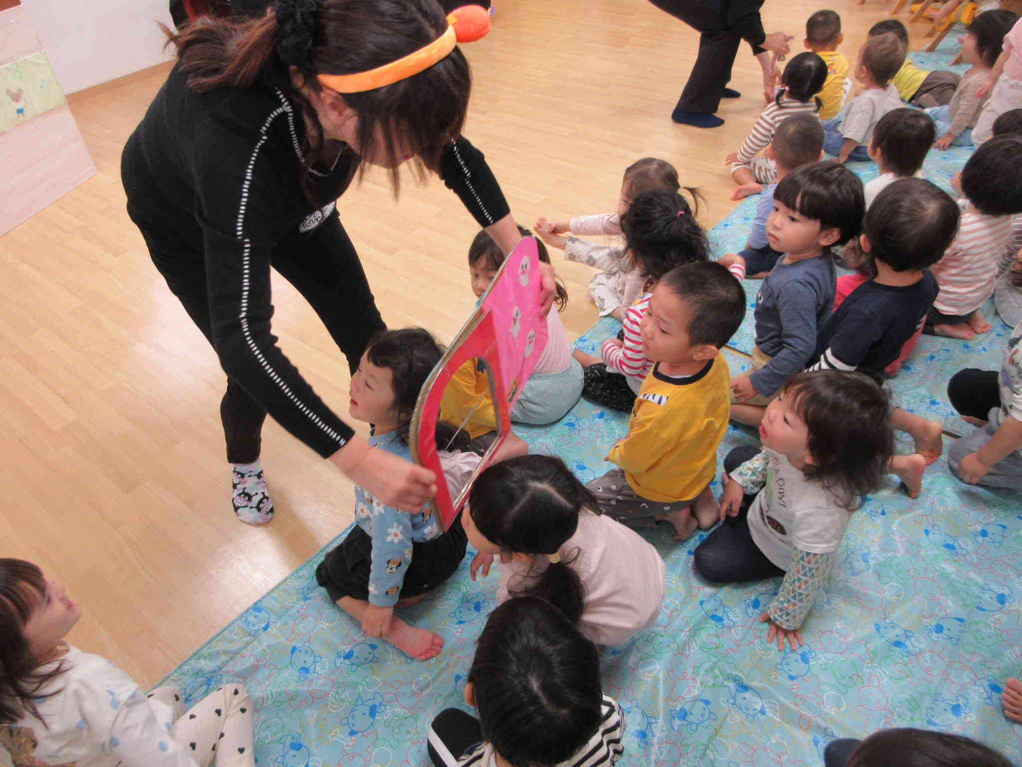 鏡を見ておばけに変身!